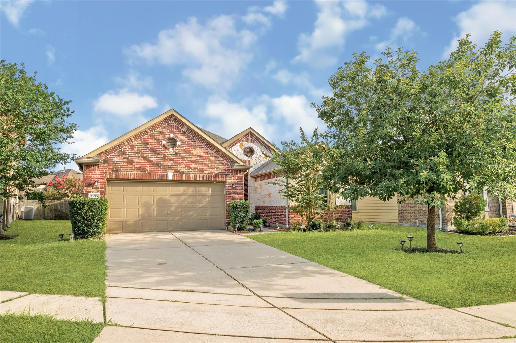 15215 Sunlight Bay Court — photo