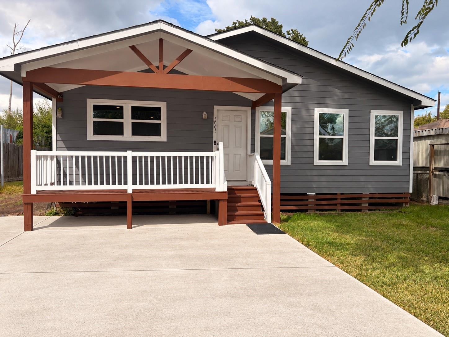 5005 Senior Street — photo