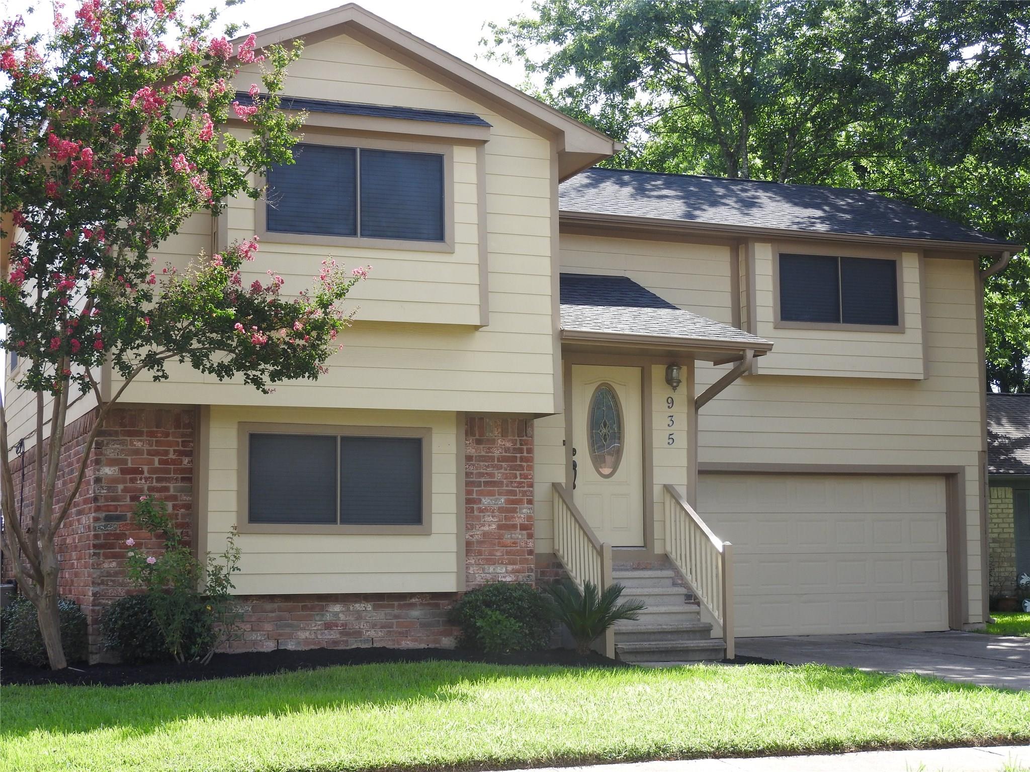 935 Grand Junction Drive — photo
