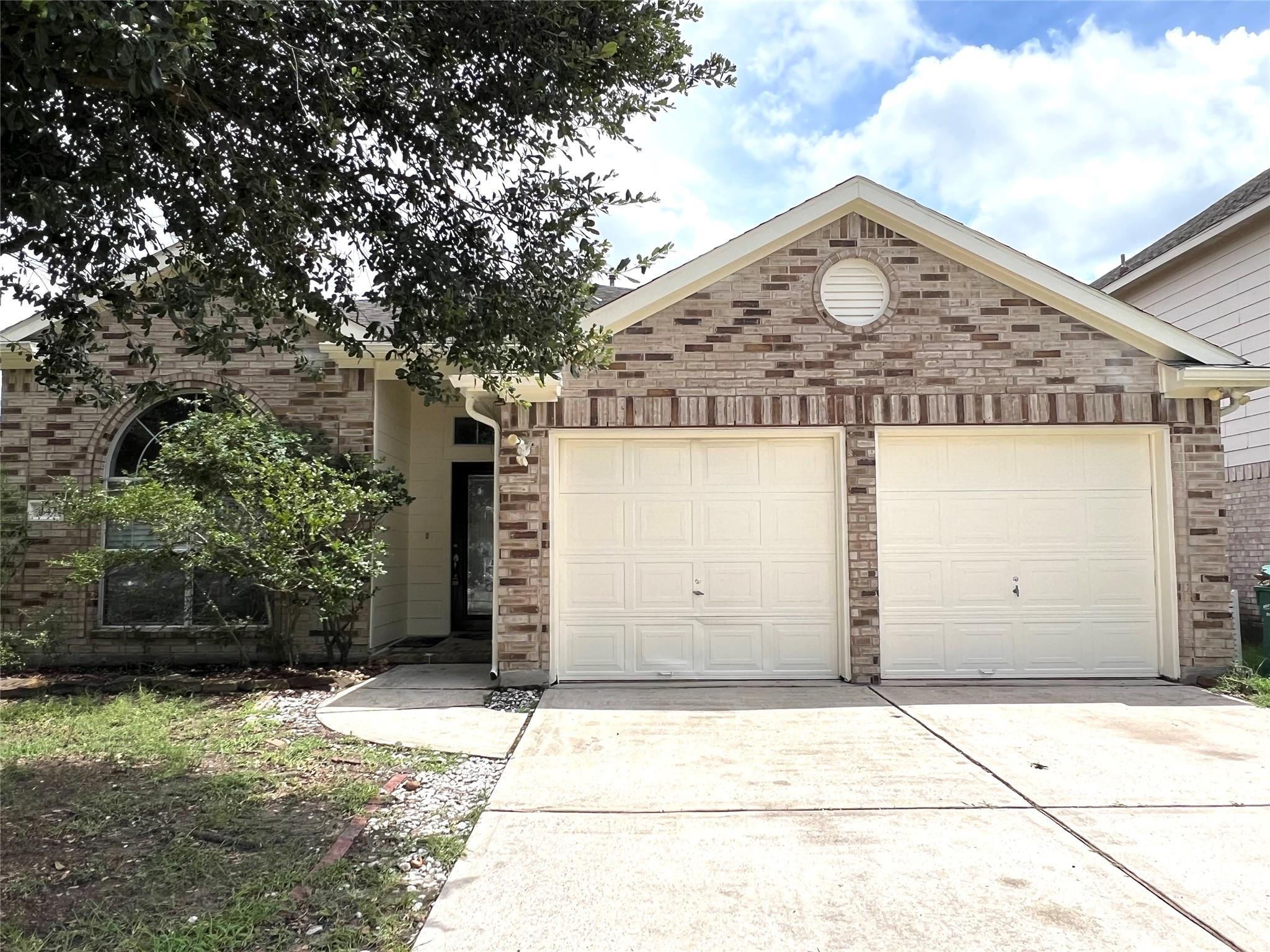 442 Pinewood Ridge Drive, Spring, TX 77386