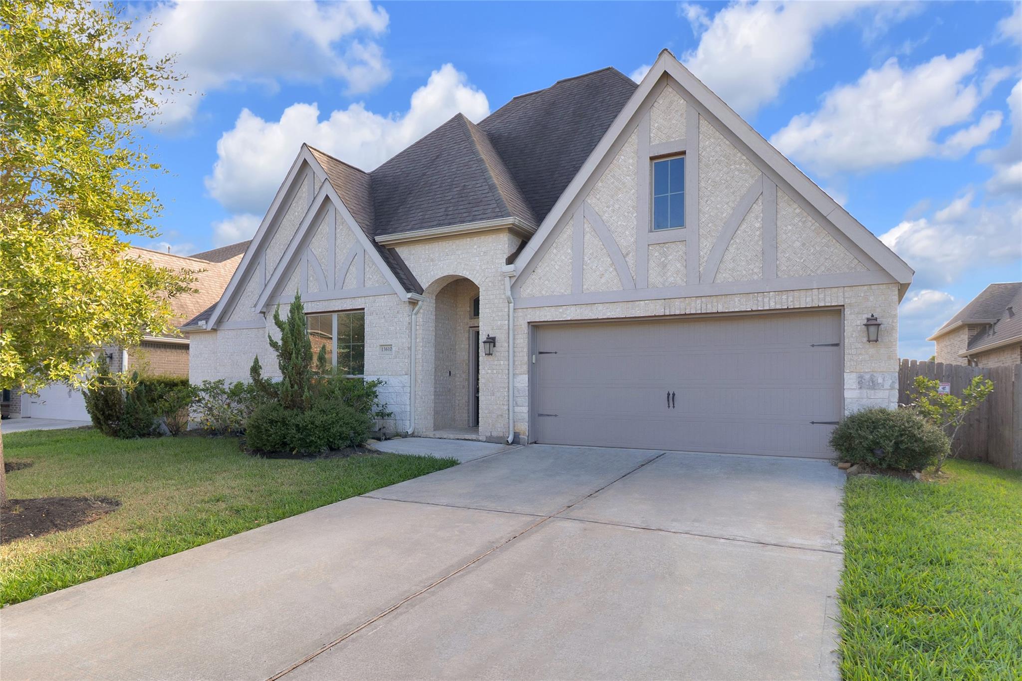 13610 Thunder Stone Ln — photo