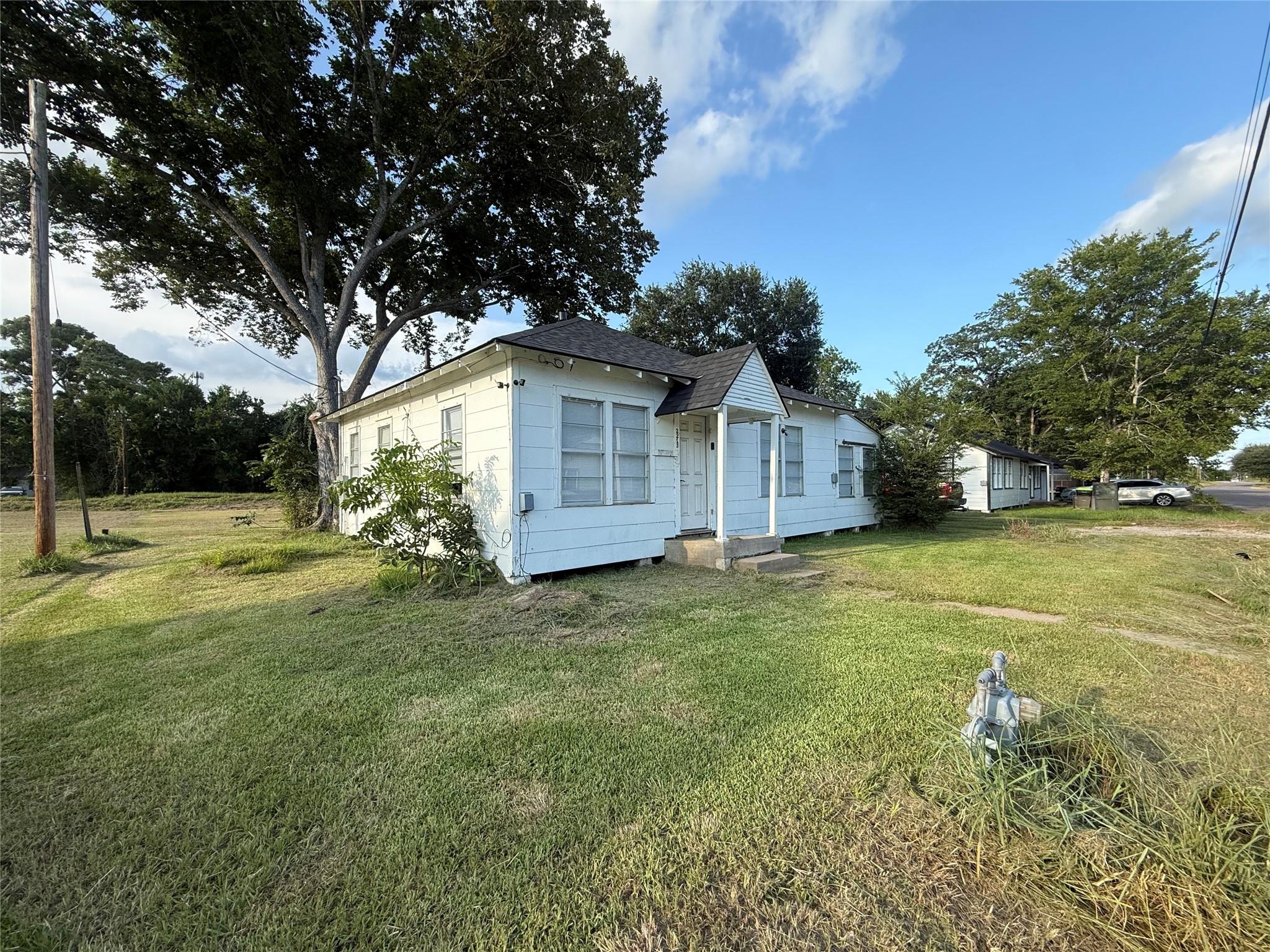 2213 Matthews Street — photo