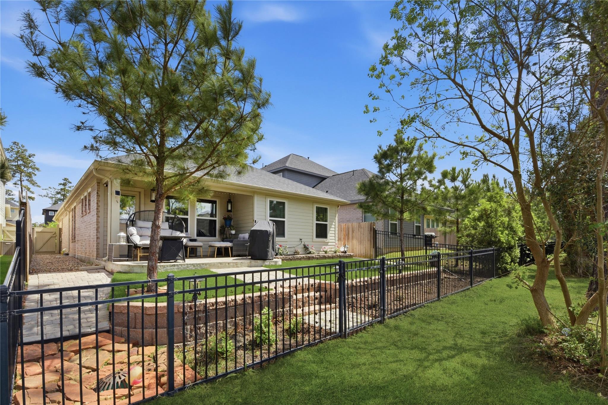40526 Berylline Lane — photo