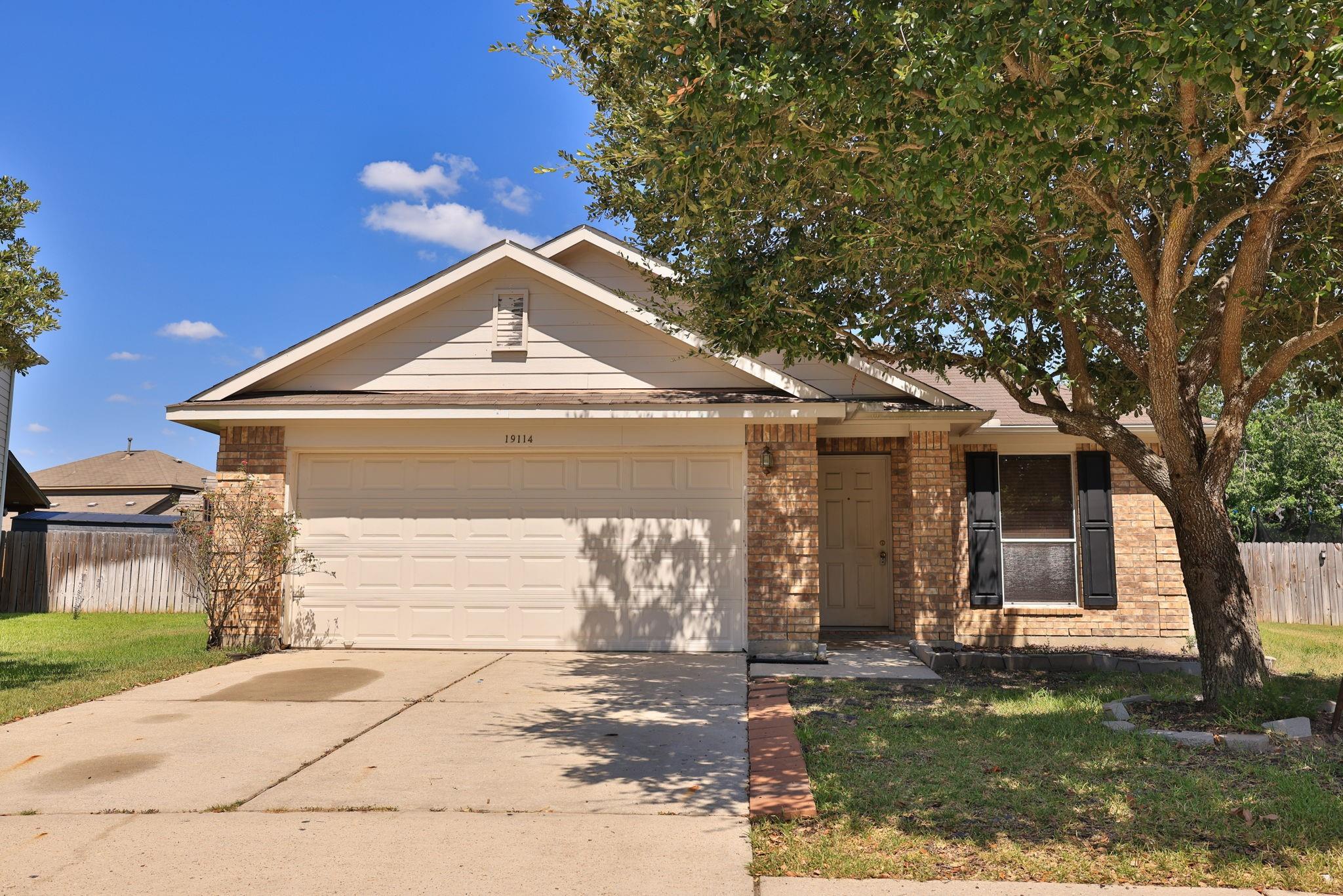19114 Hemington Circle — photo