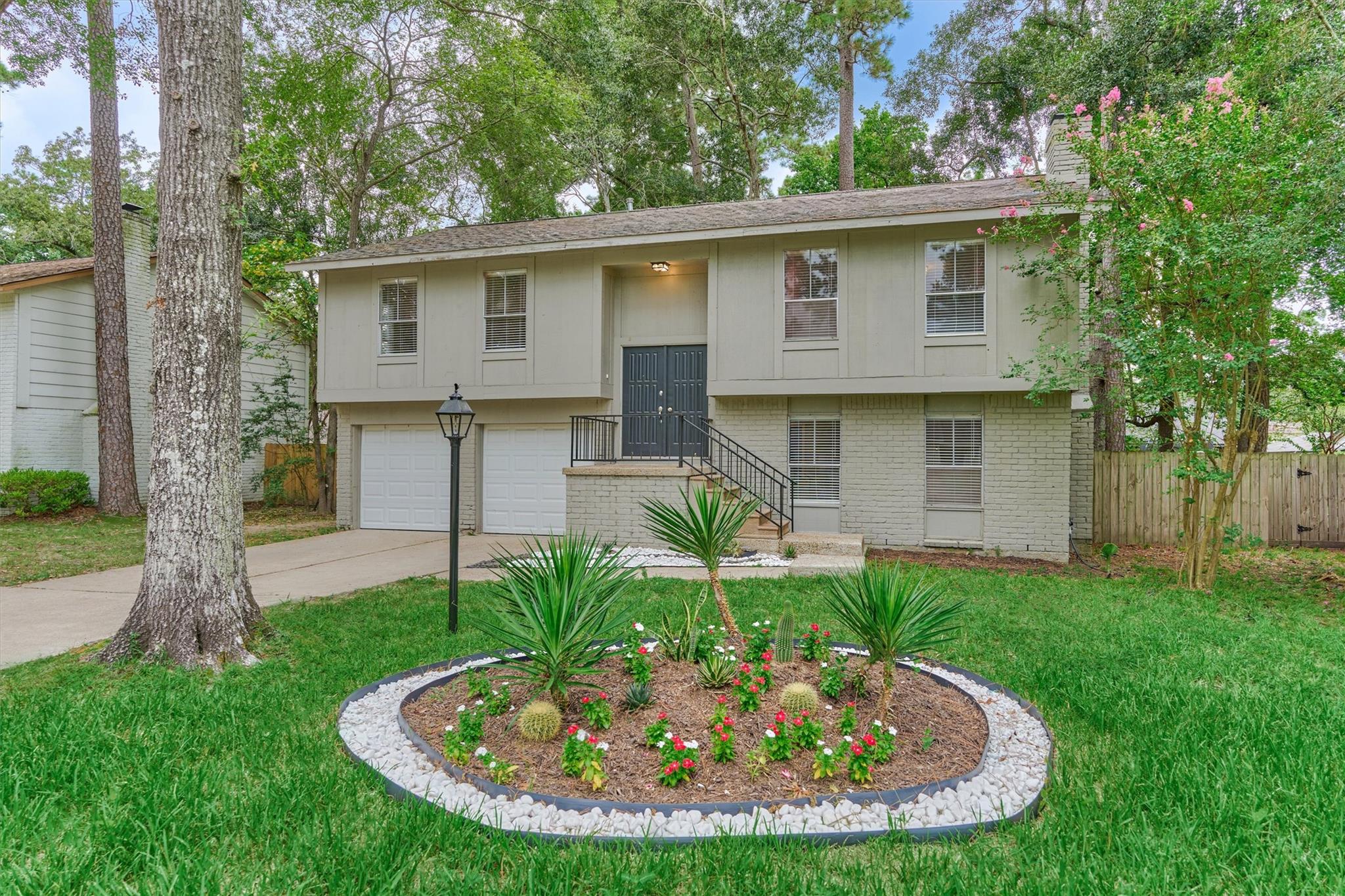 2051 Oak Shores Drive — photo