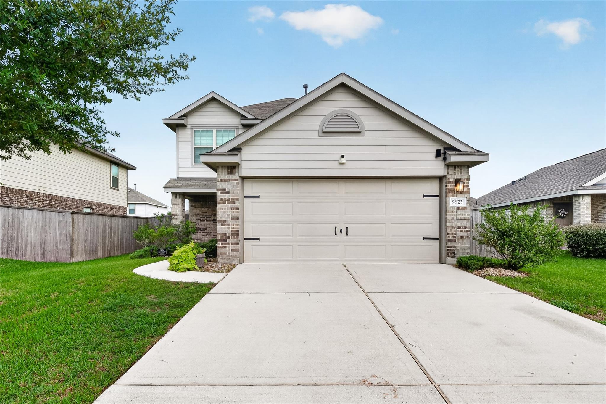8623 River Crest Drive — photo
