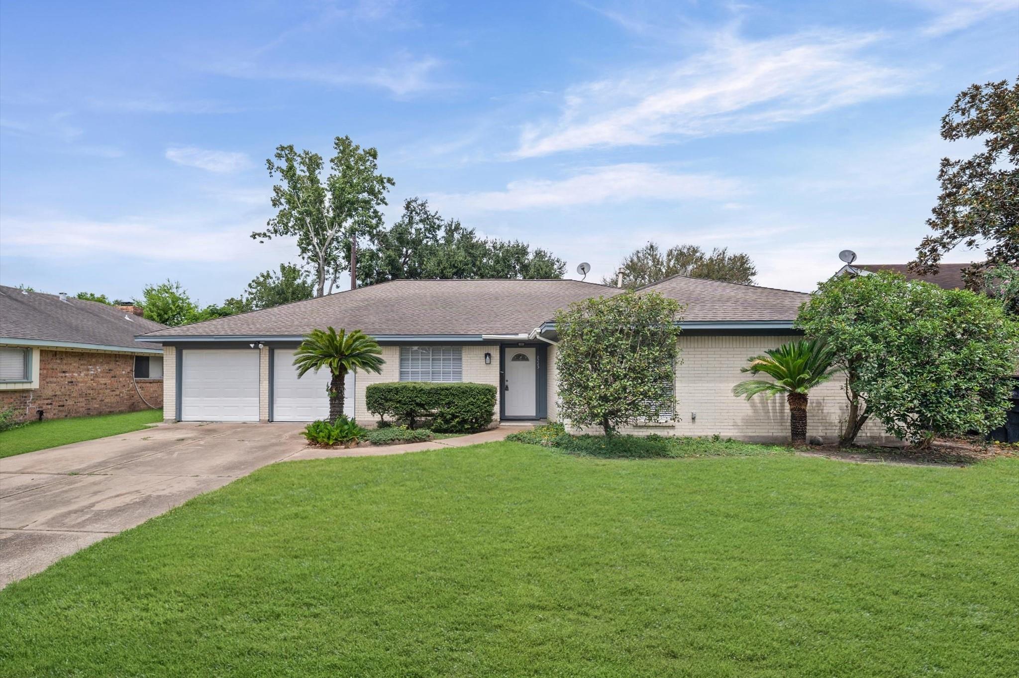8223 Gulf Tree Lane — photo