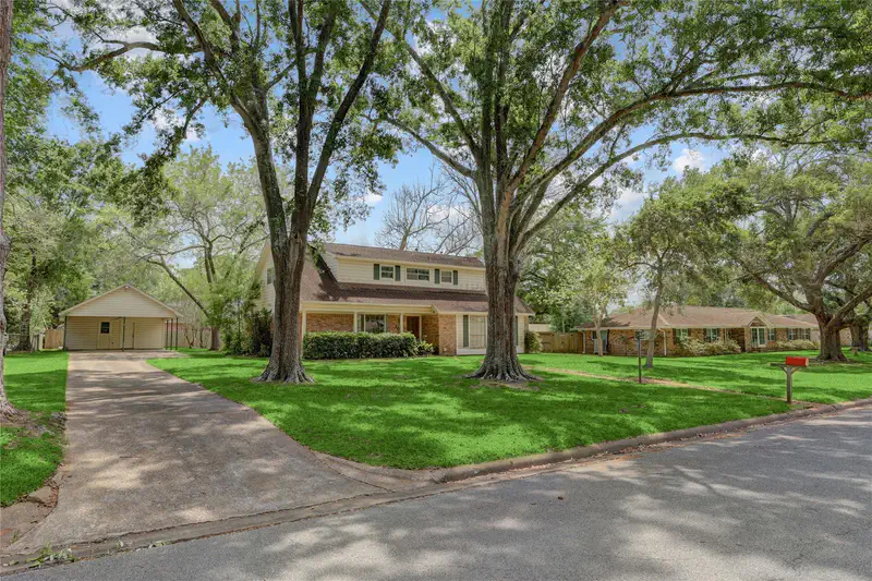 105 Ridgemont Drive — photo