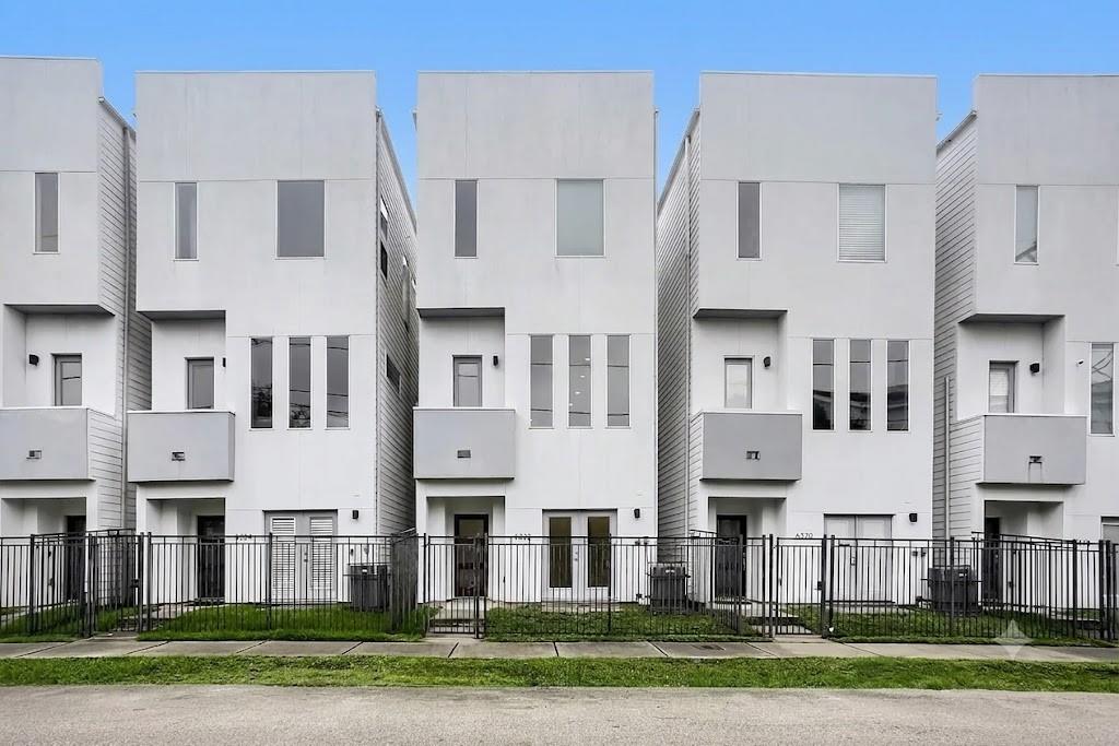 6322 Culberson Street — photo