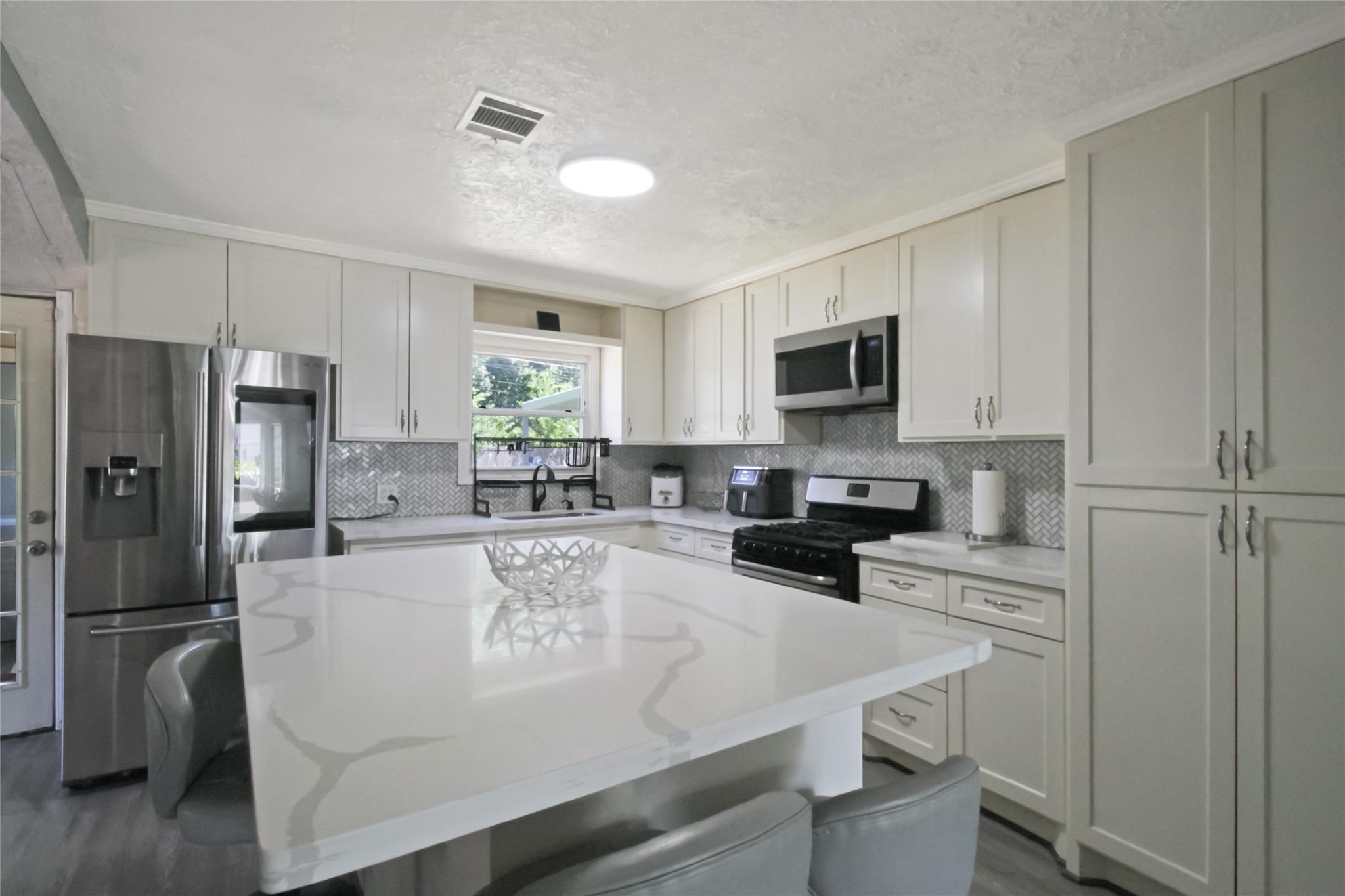 306 W Houston Avenue — photo