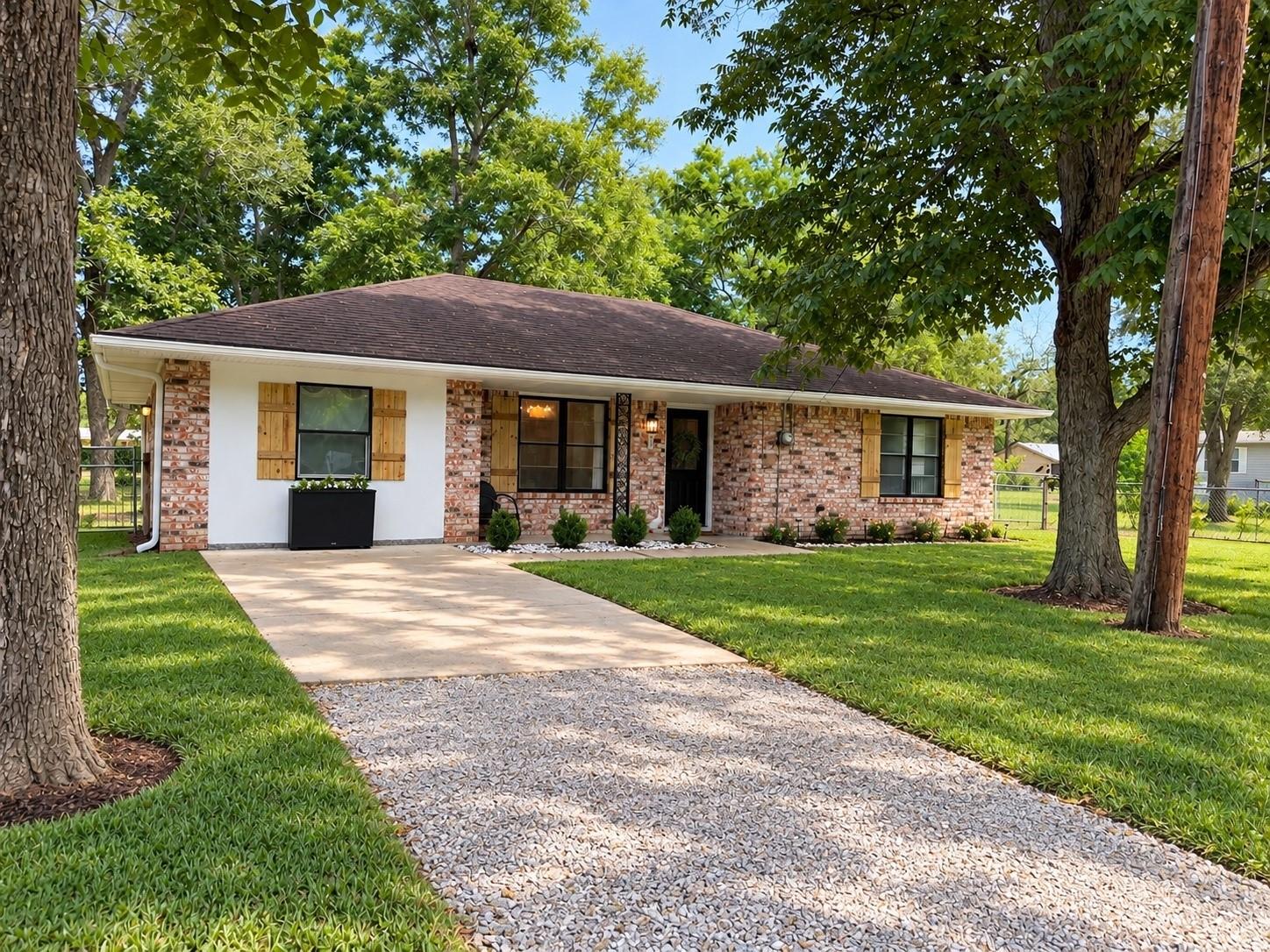 203 Peach, Daisetta, TX 77533 — photo 2