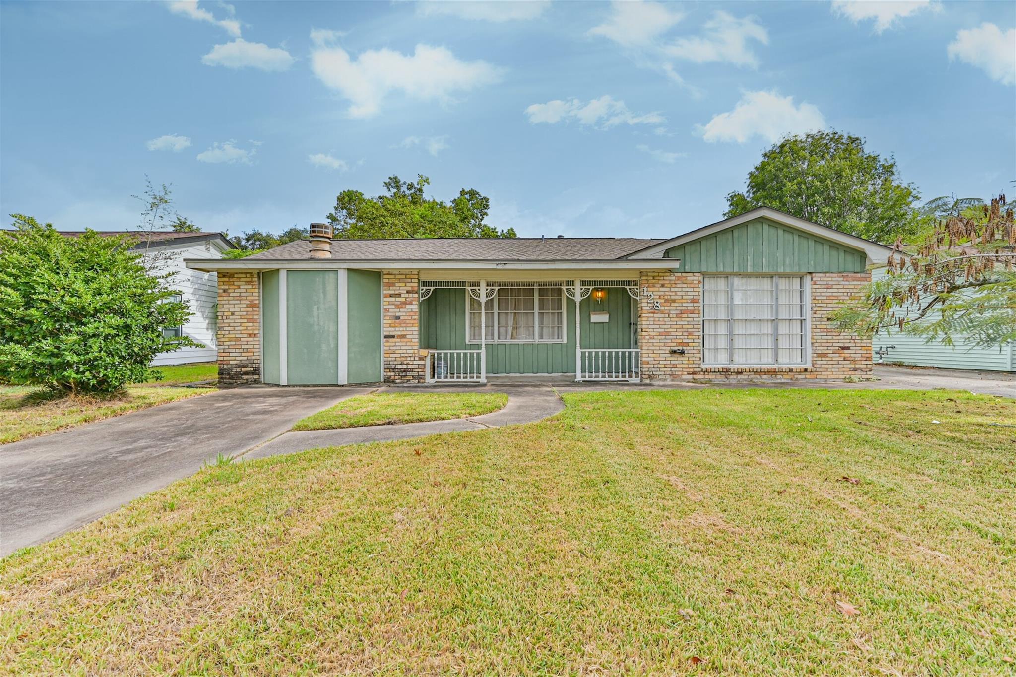 128 Forest Oaks Lane — photo