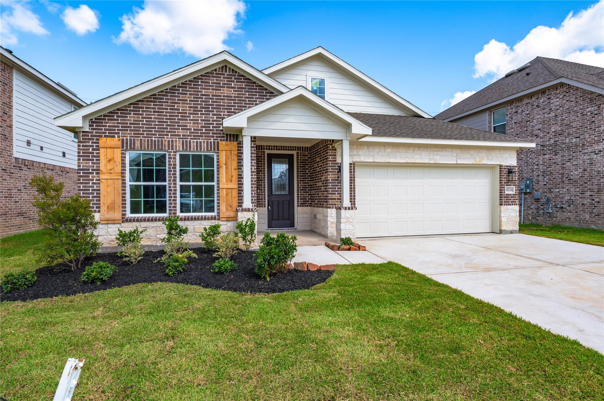 15226 Water Oak Way — photo