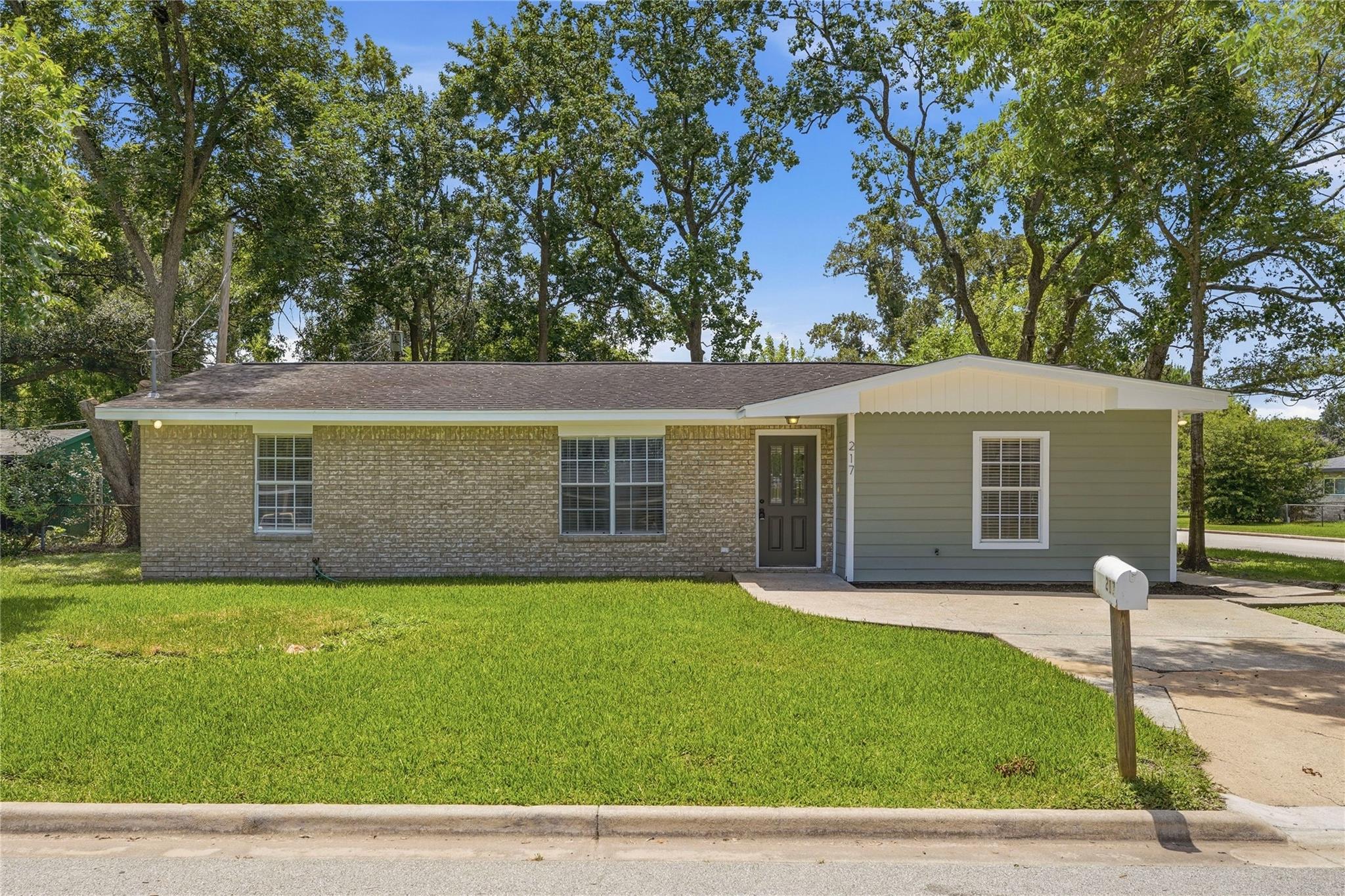 217 W Wilkins Street — photo