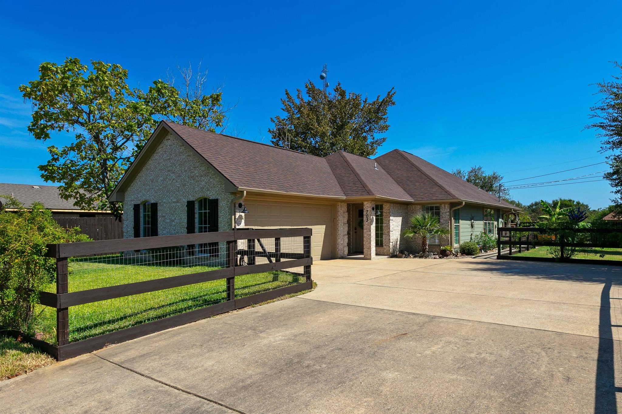 703 Meadow Brook Drive — photo