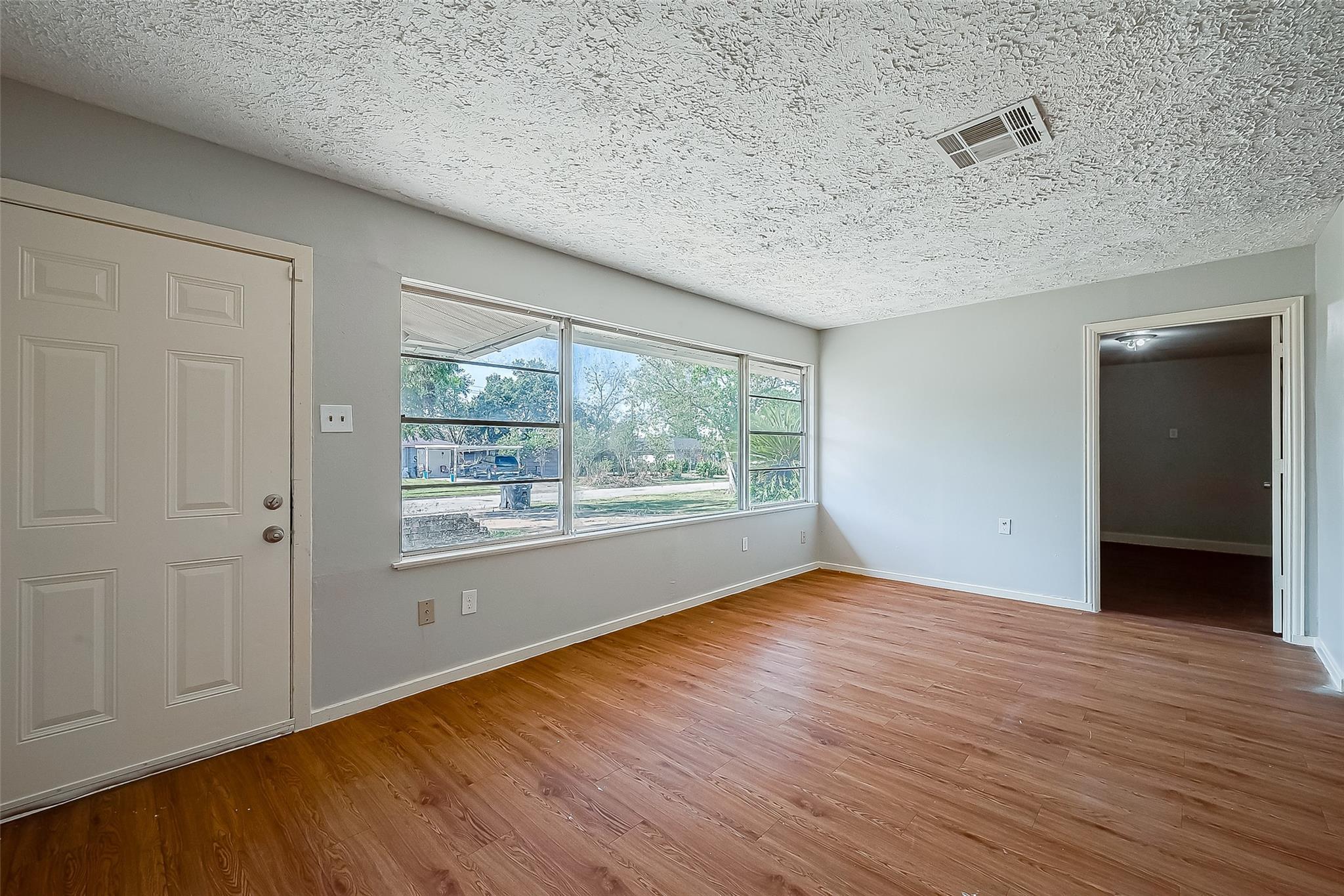 5963 Ridgeway Drive, Houston, TX 77033 — photo 2