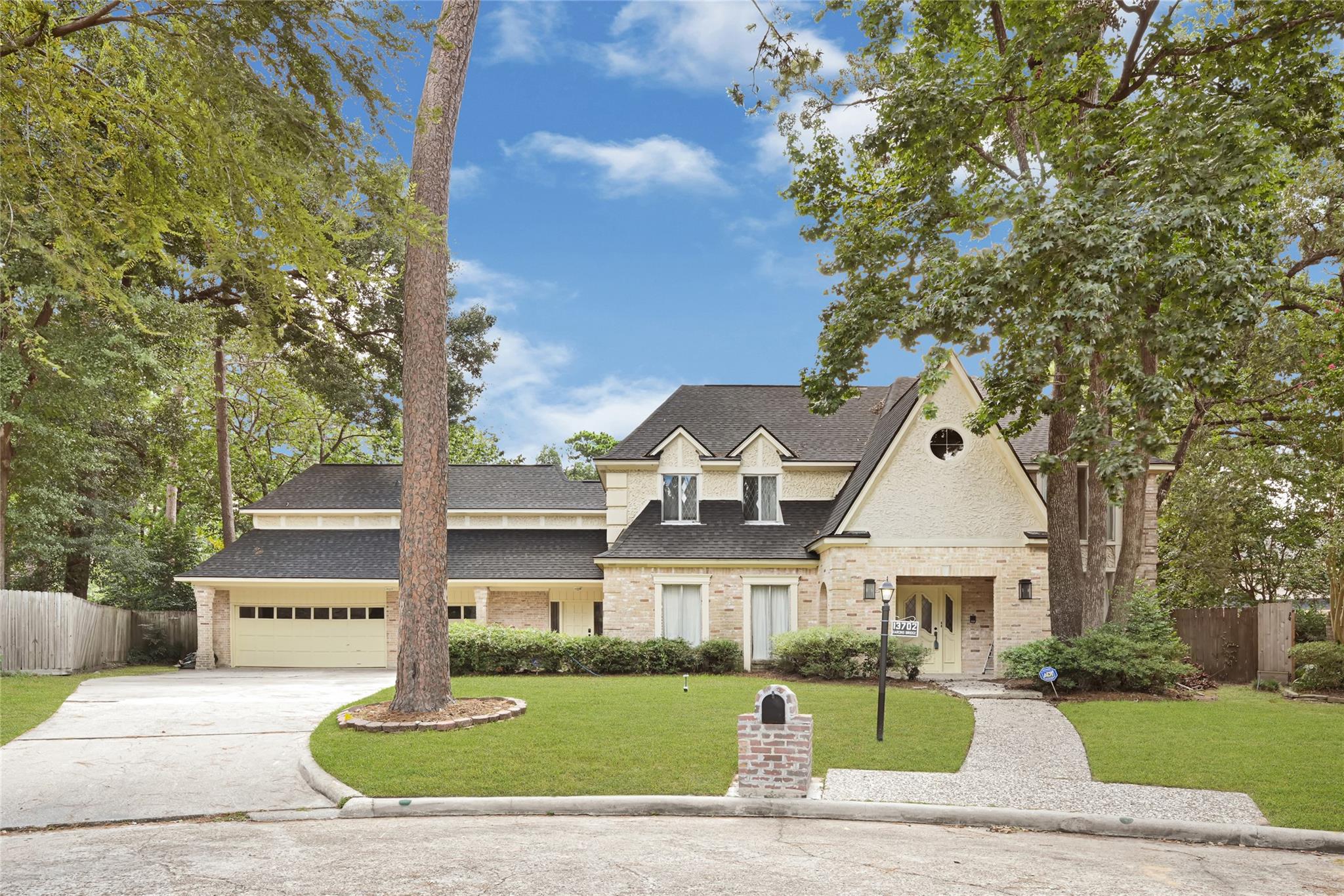 13702 Barons Bridge Drive — photo