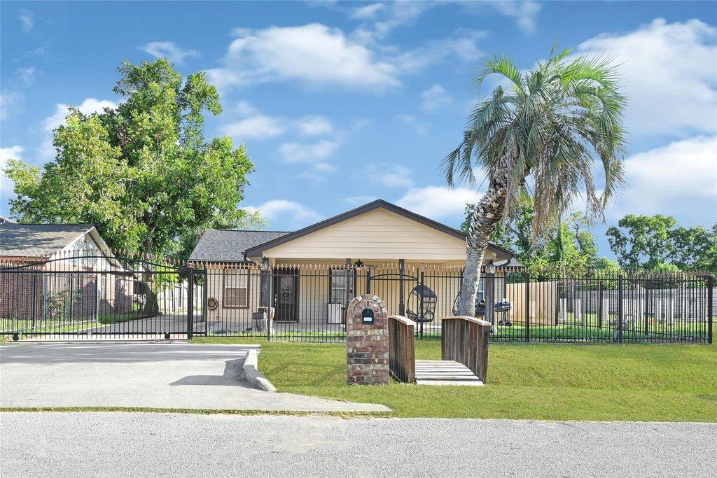 7337 Miley Street — photo