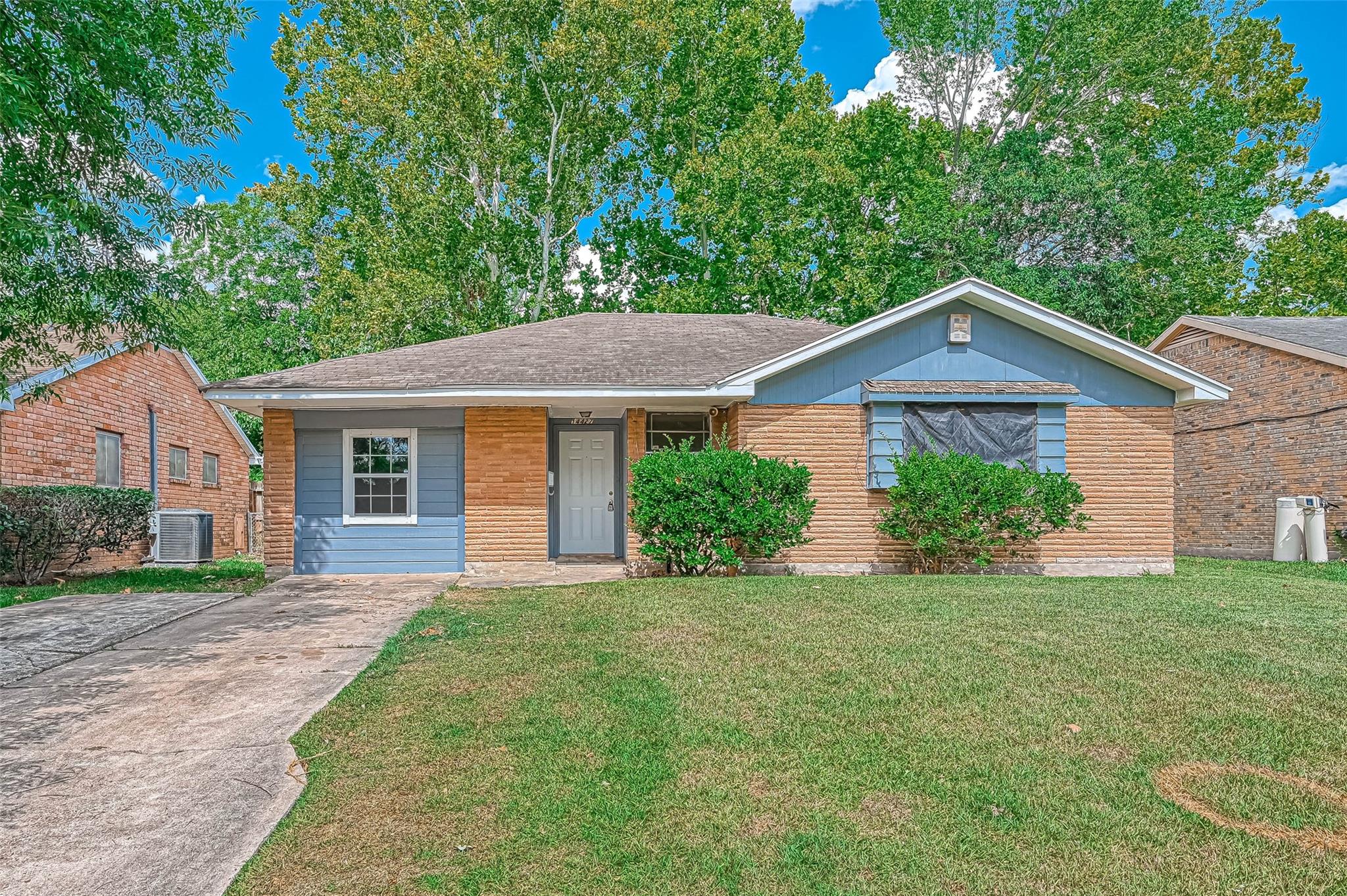 14427 Campden Hill Road — photo
