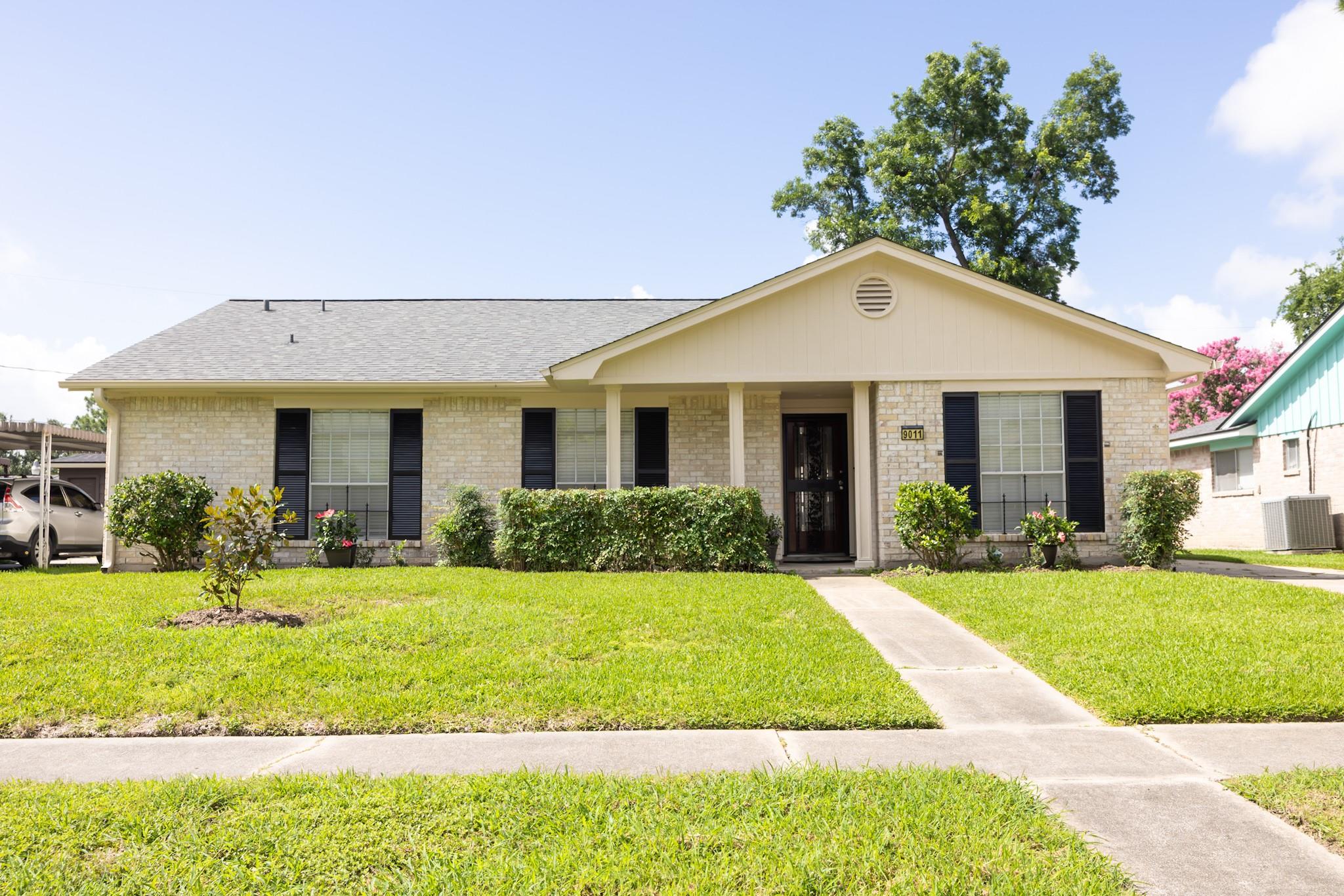9011 Grape Street — photo