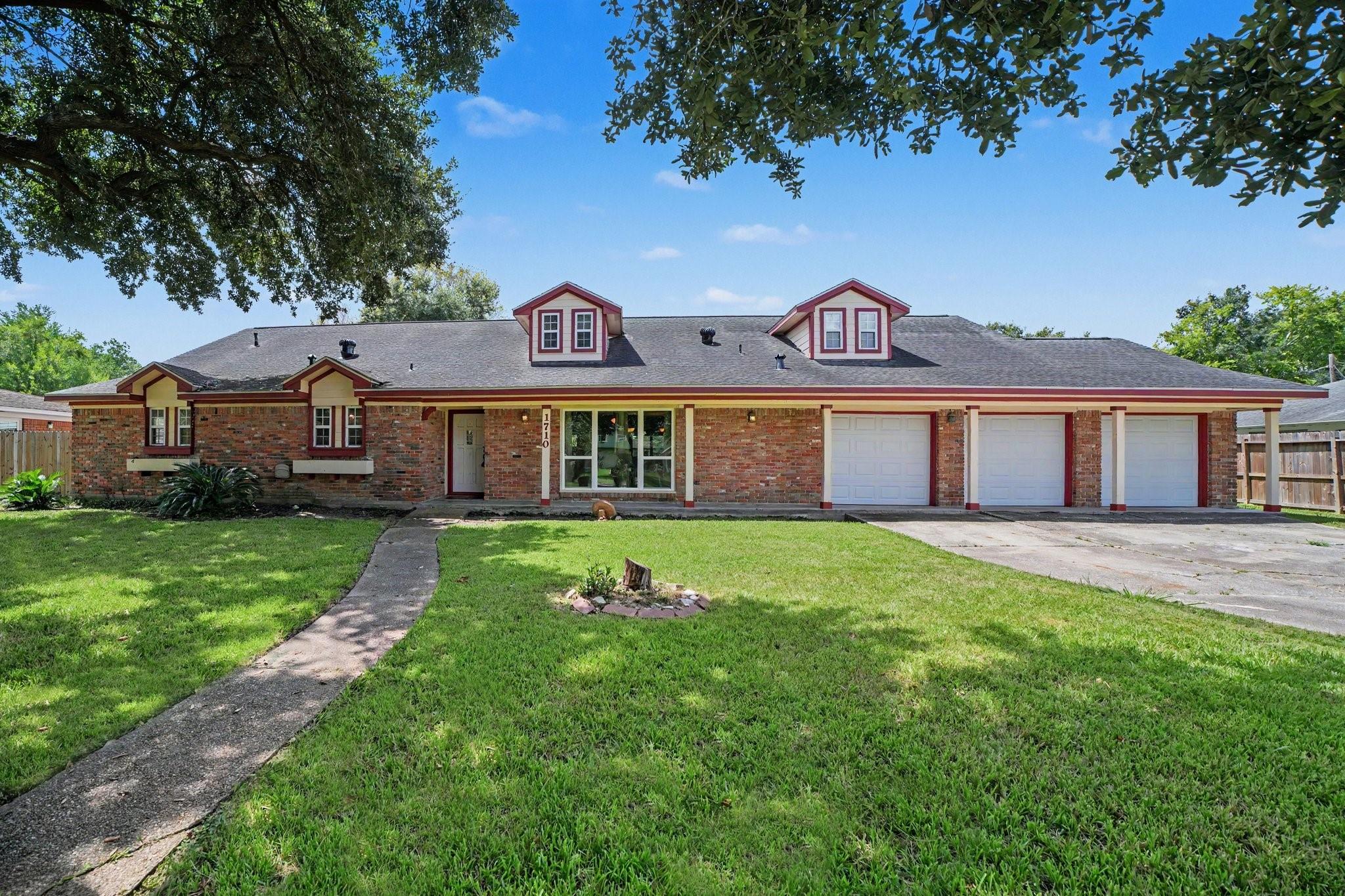 1710 Oaks Drive — photo