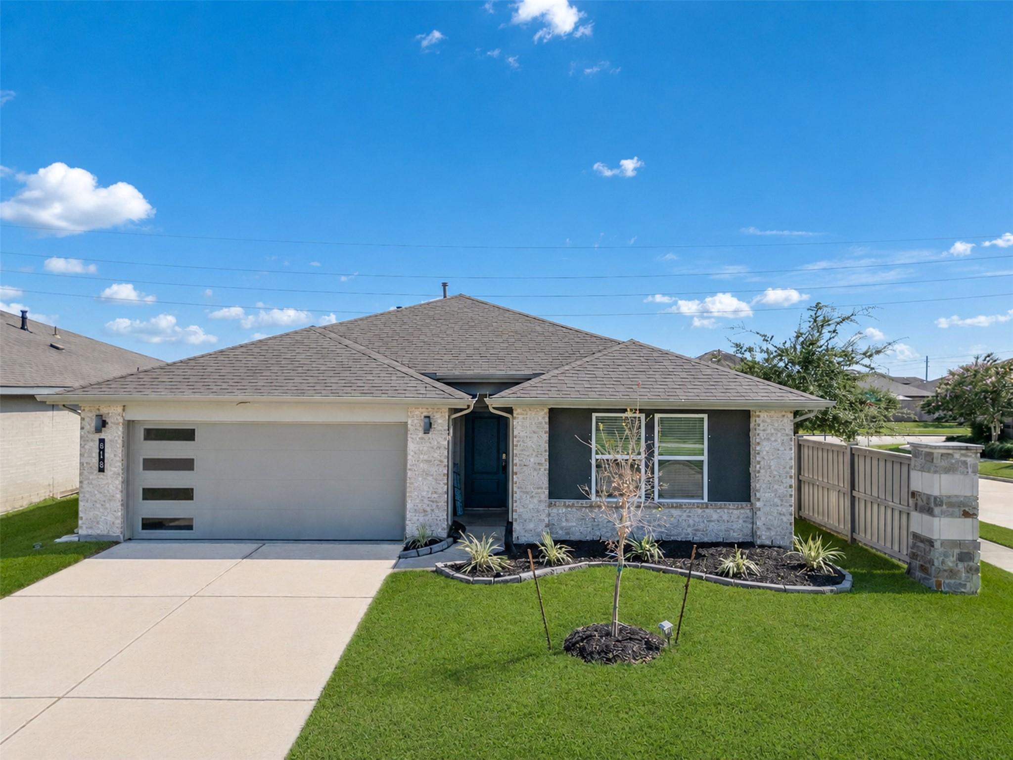 818 Betsy Hill Drive — photo