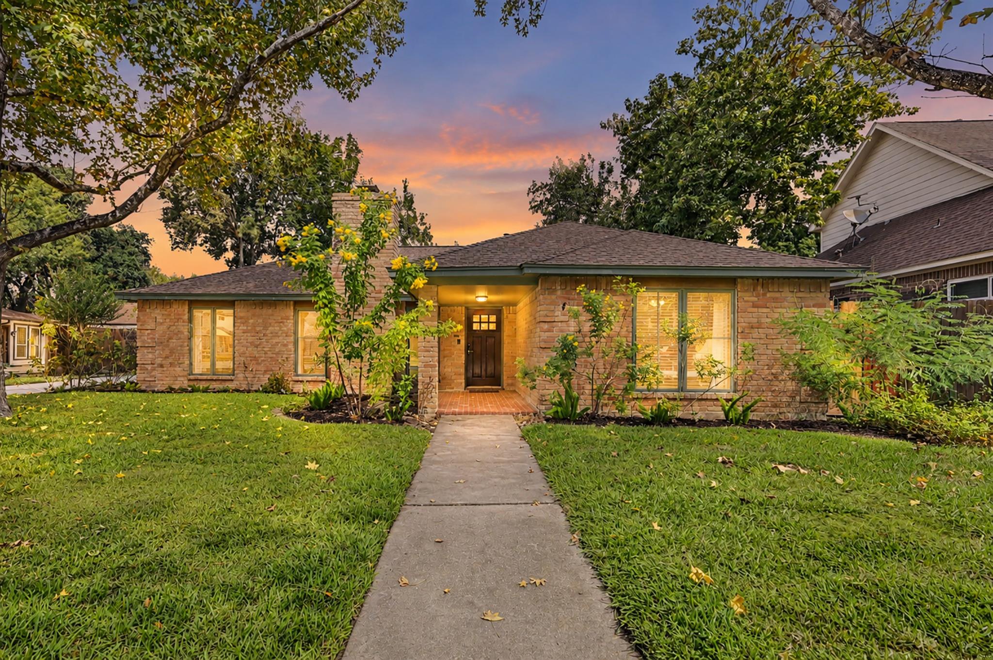 16106 Crawford Street — photo
