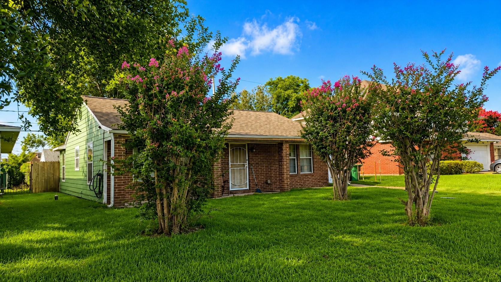 7622 Azalea Street — photo