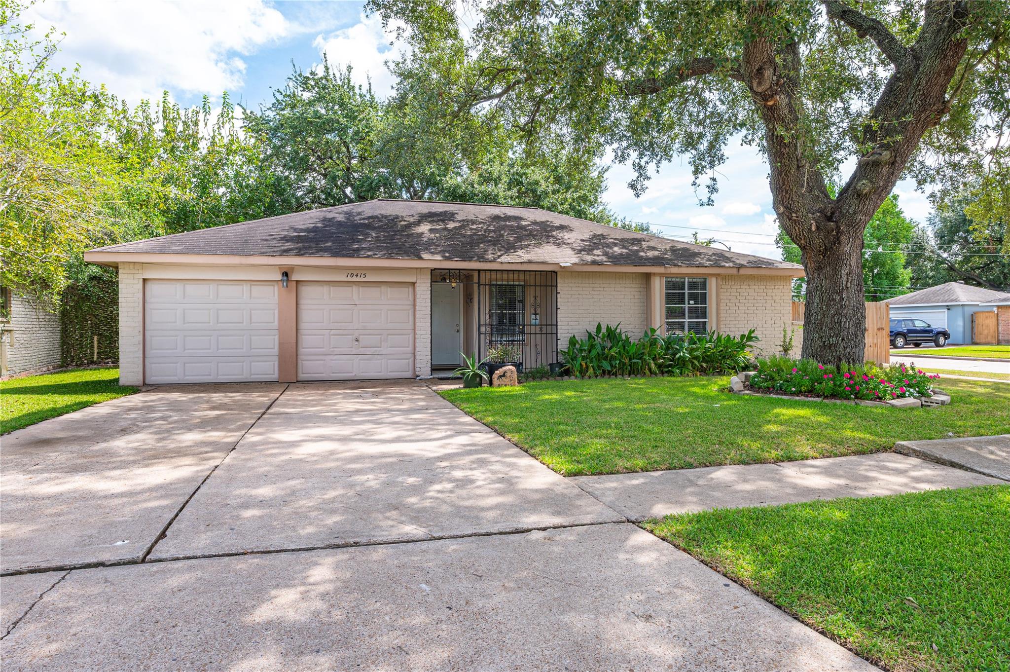 10415 Leawood Boulevard — photo