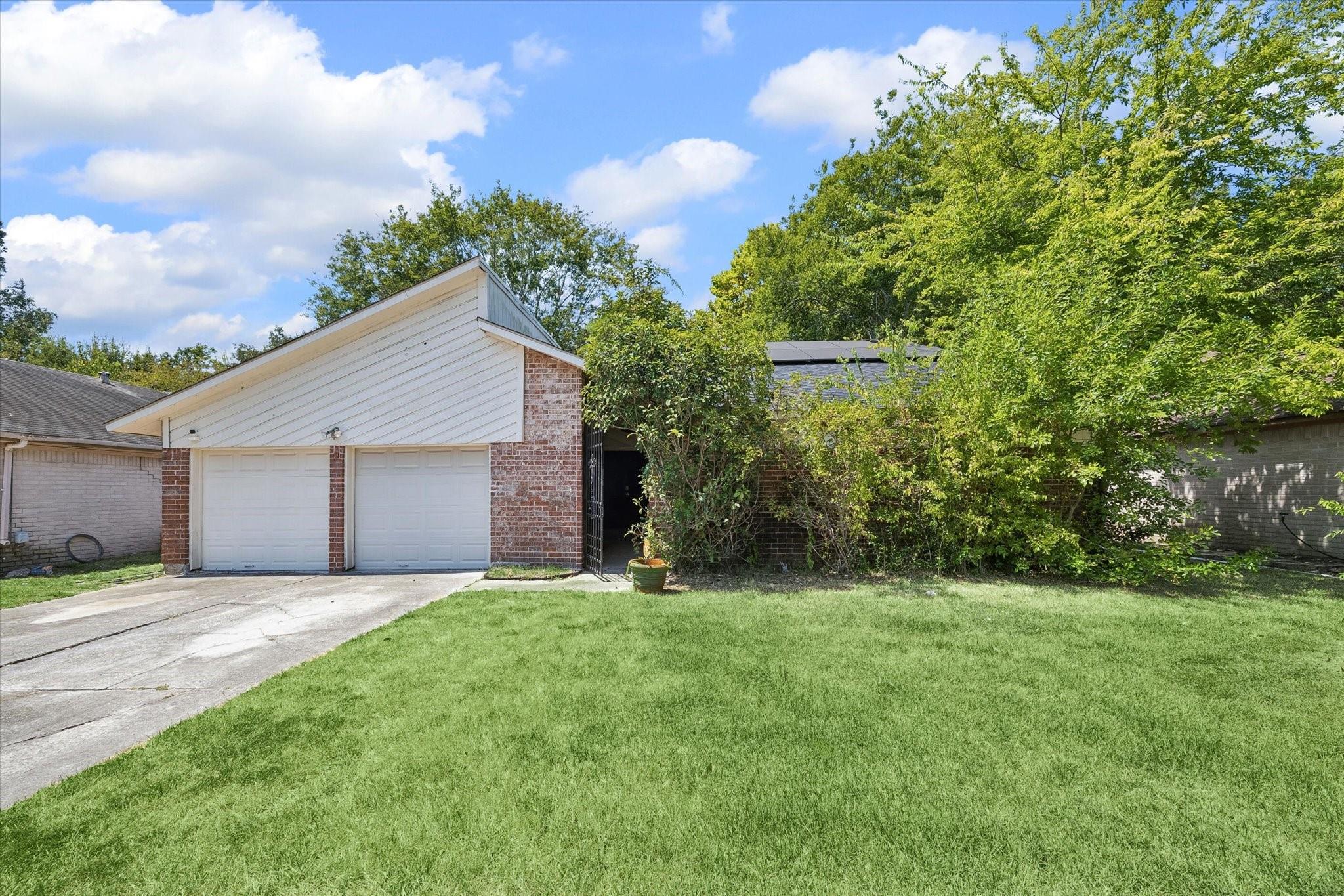 23423 Canyon Lake Drive — photo