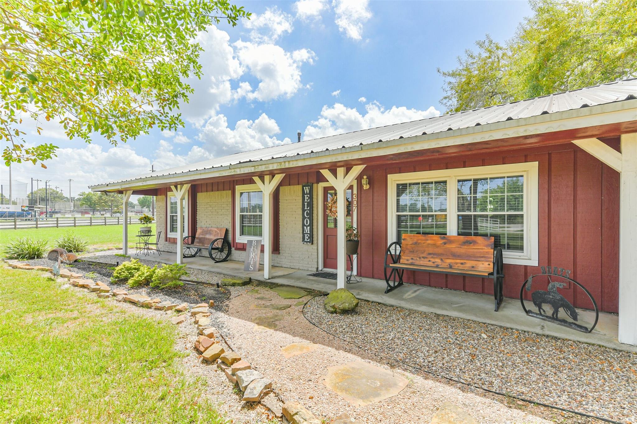 307 W Hufsmith Road — photo