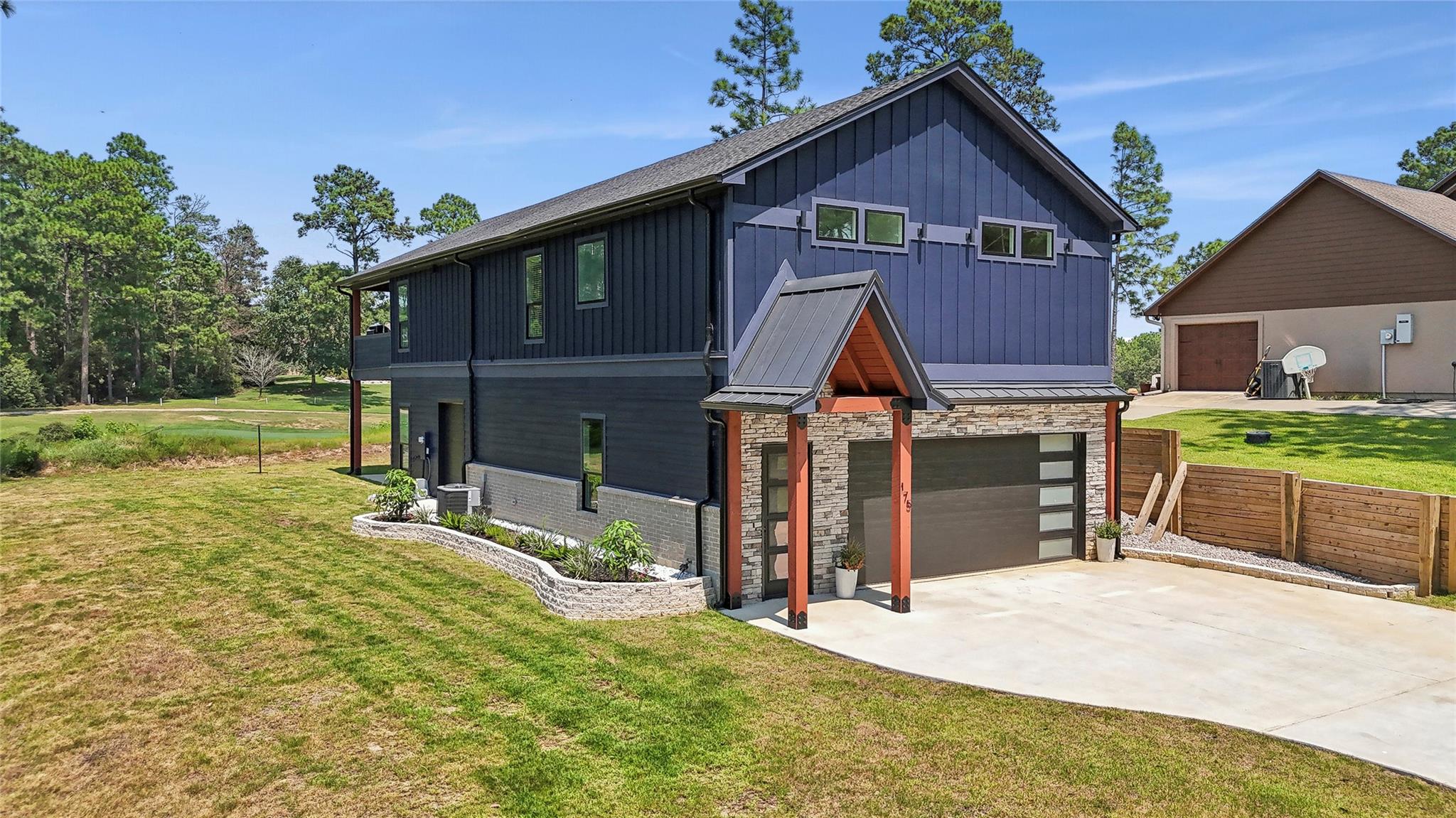 175 Vantage Dr — photo
