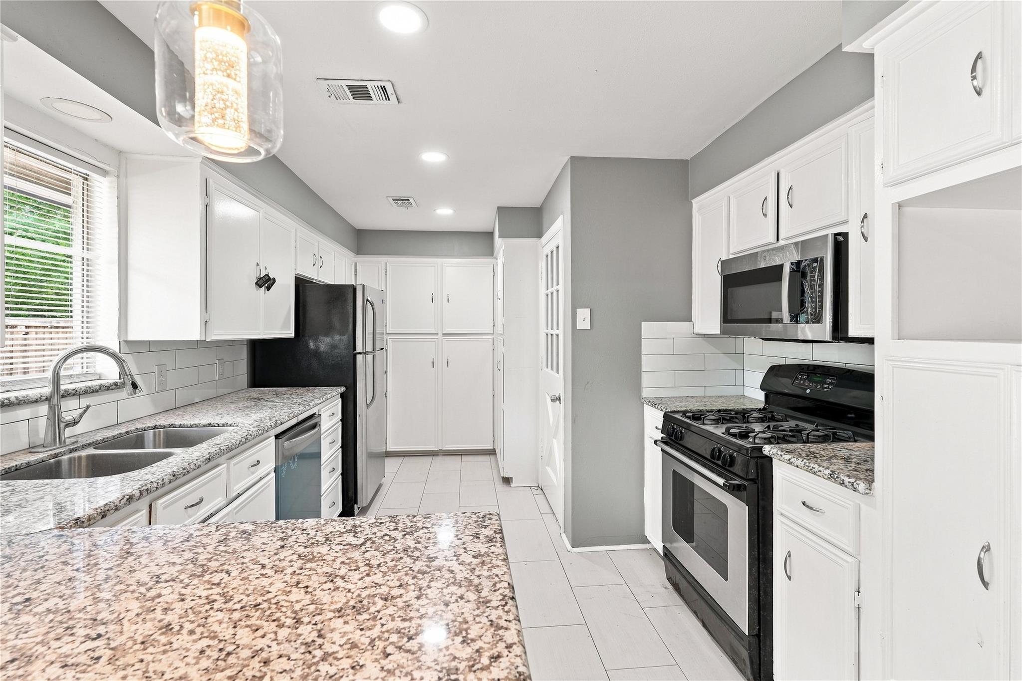 2906 Newcastle Drive — photo