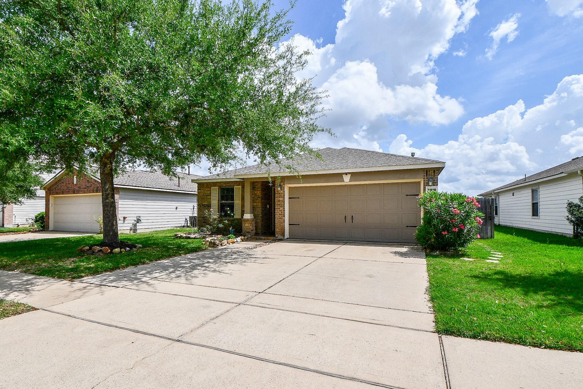2810 Roaring Oaks Lane — photo