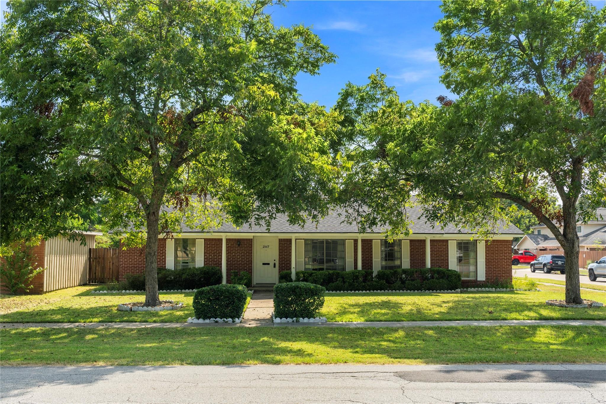 2117 S Houston Road — photo
