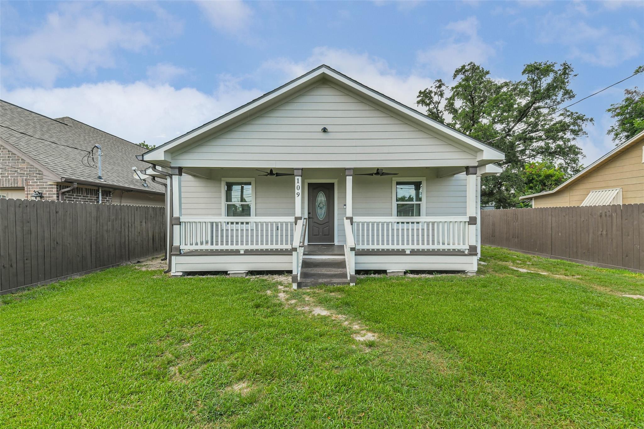 109 Neyland Street — photo