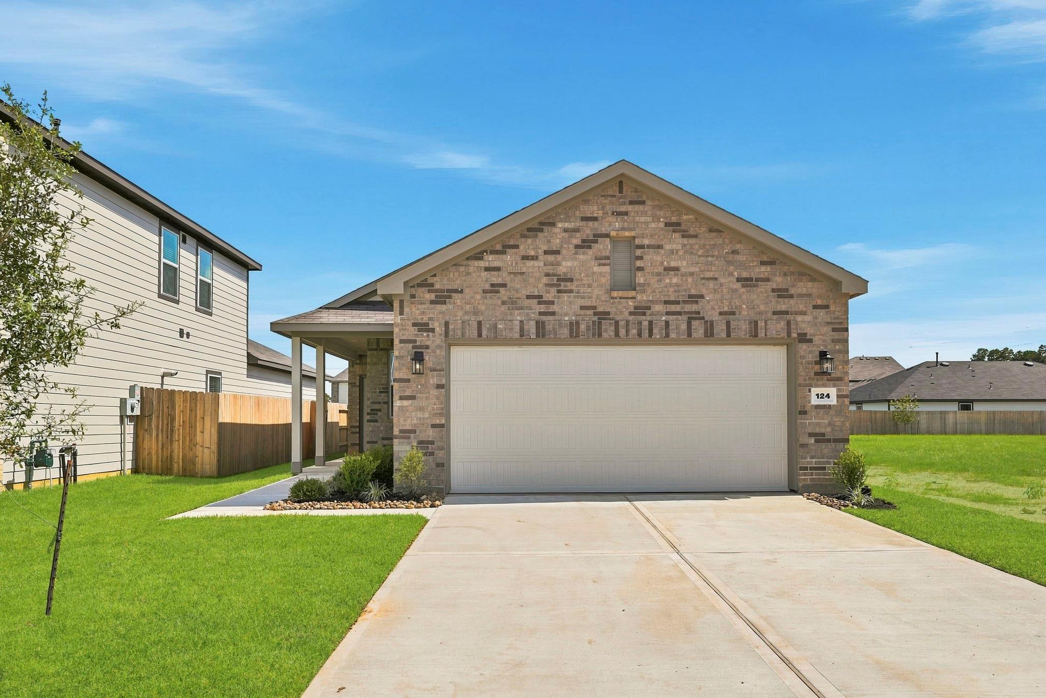 124 Rising Cedar Lane, Hockley, TX 77447