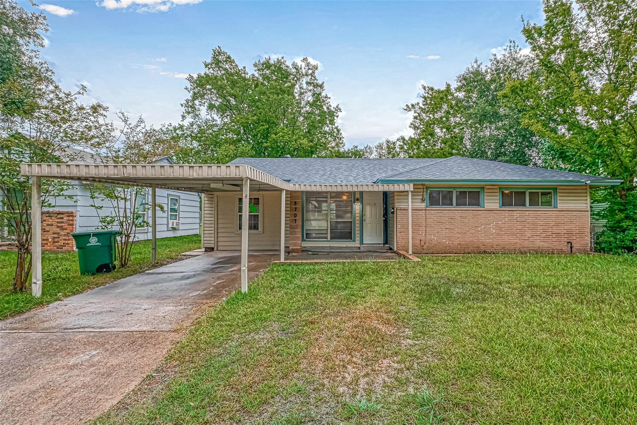 5707 Lakefield Drive — photo