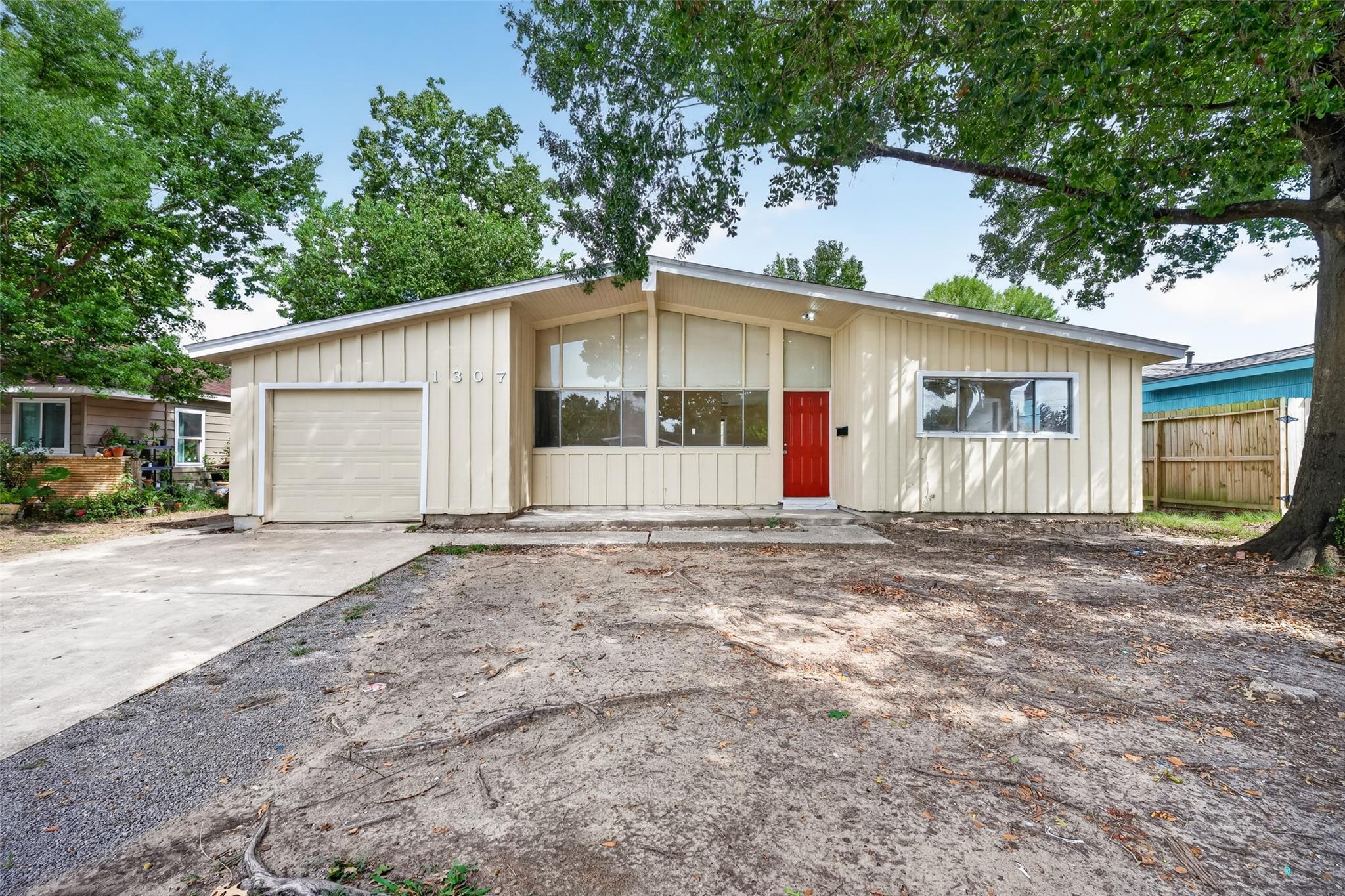 1307 Camden Road — photo