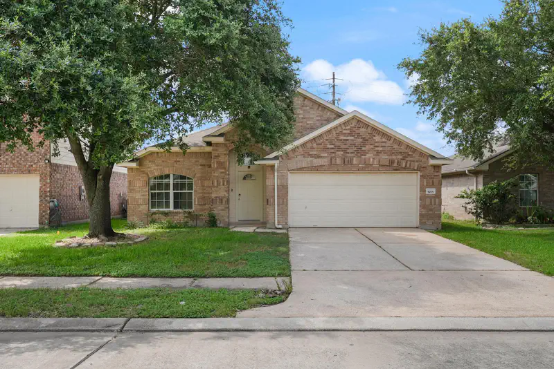 5015 Bridgecrossing Court — photo