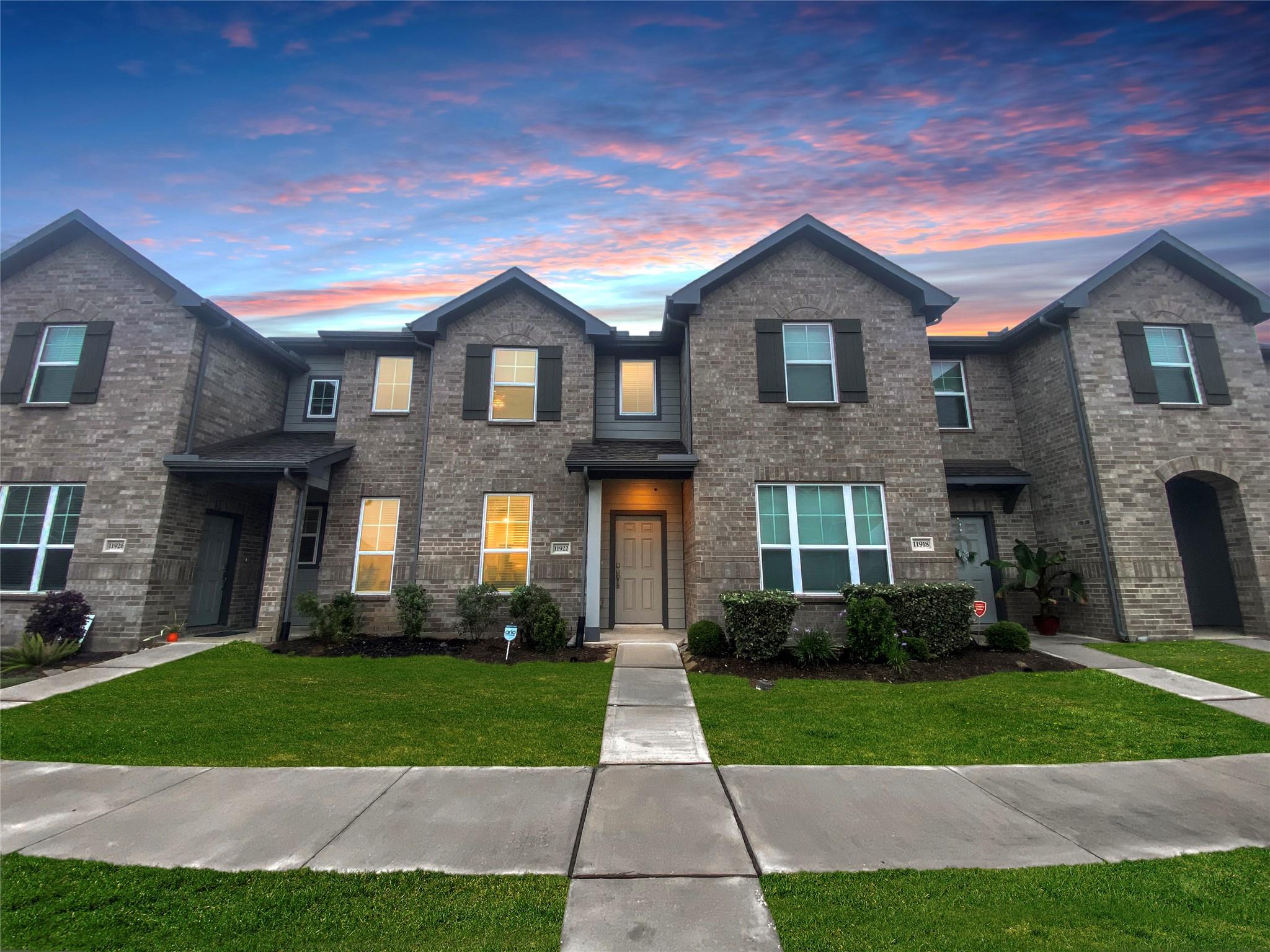 11922 Amber Oak Way — photo