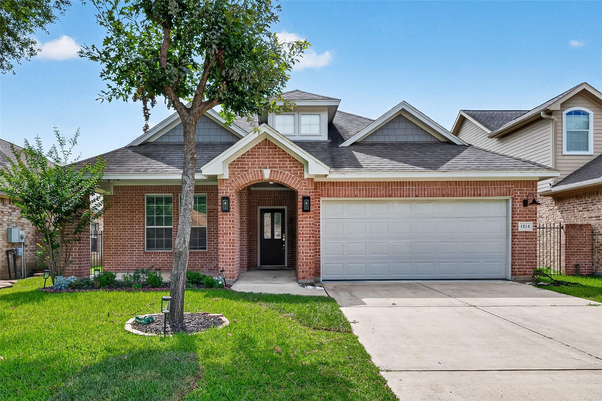 1214 Sand Pines — photo