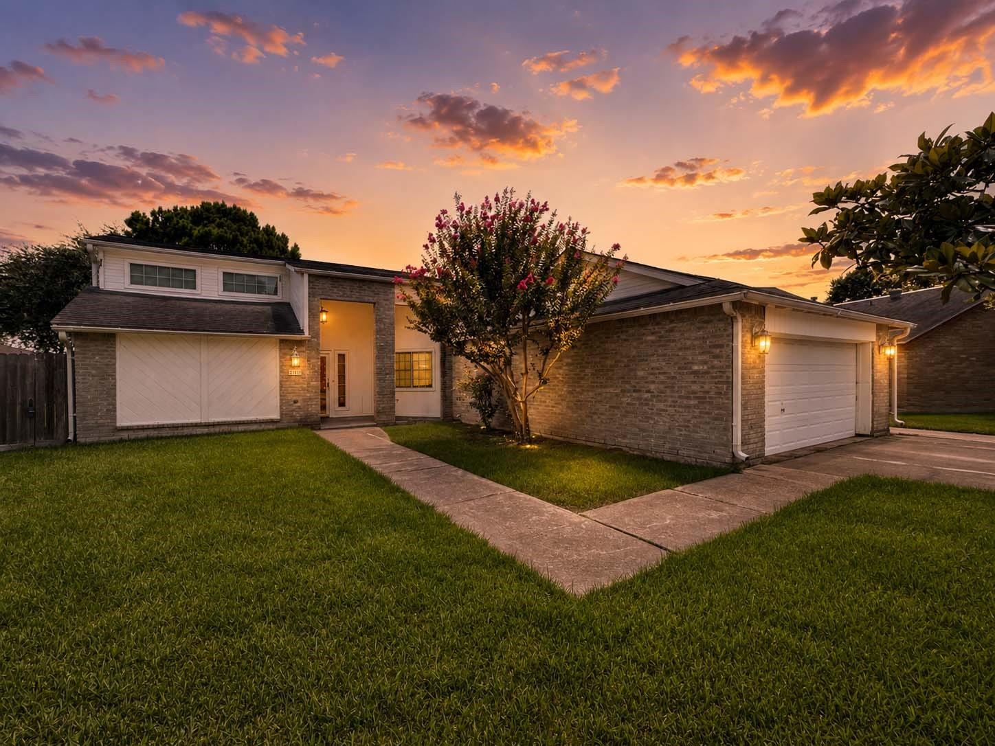 2109 E Linwood Oaks Street — photo