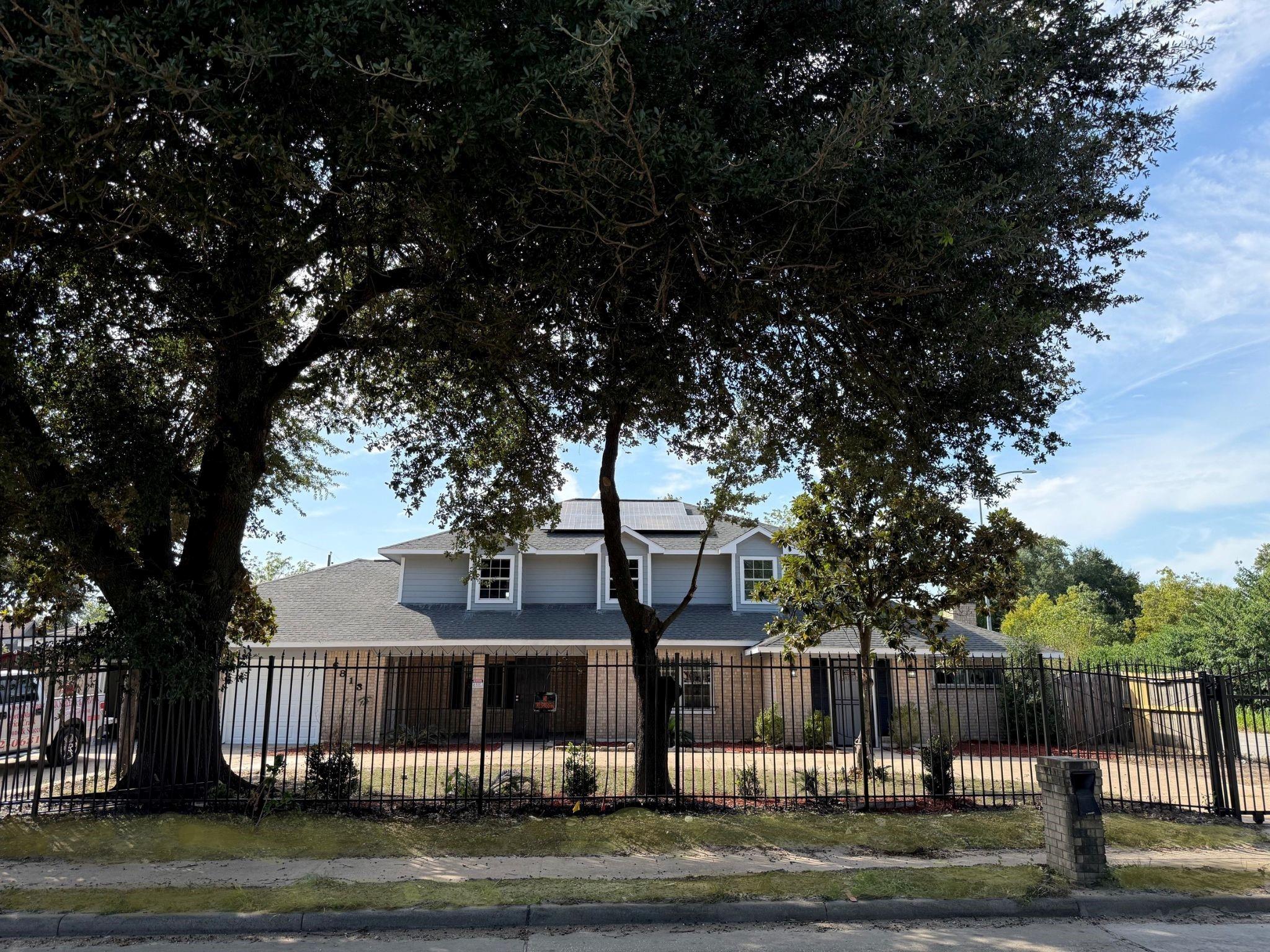 6813 N Wayside Drive — photo