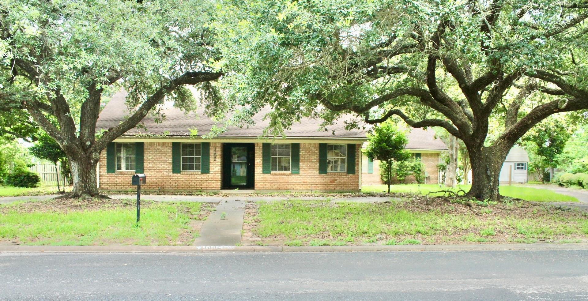 1302 Linwood Drive — photo