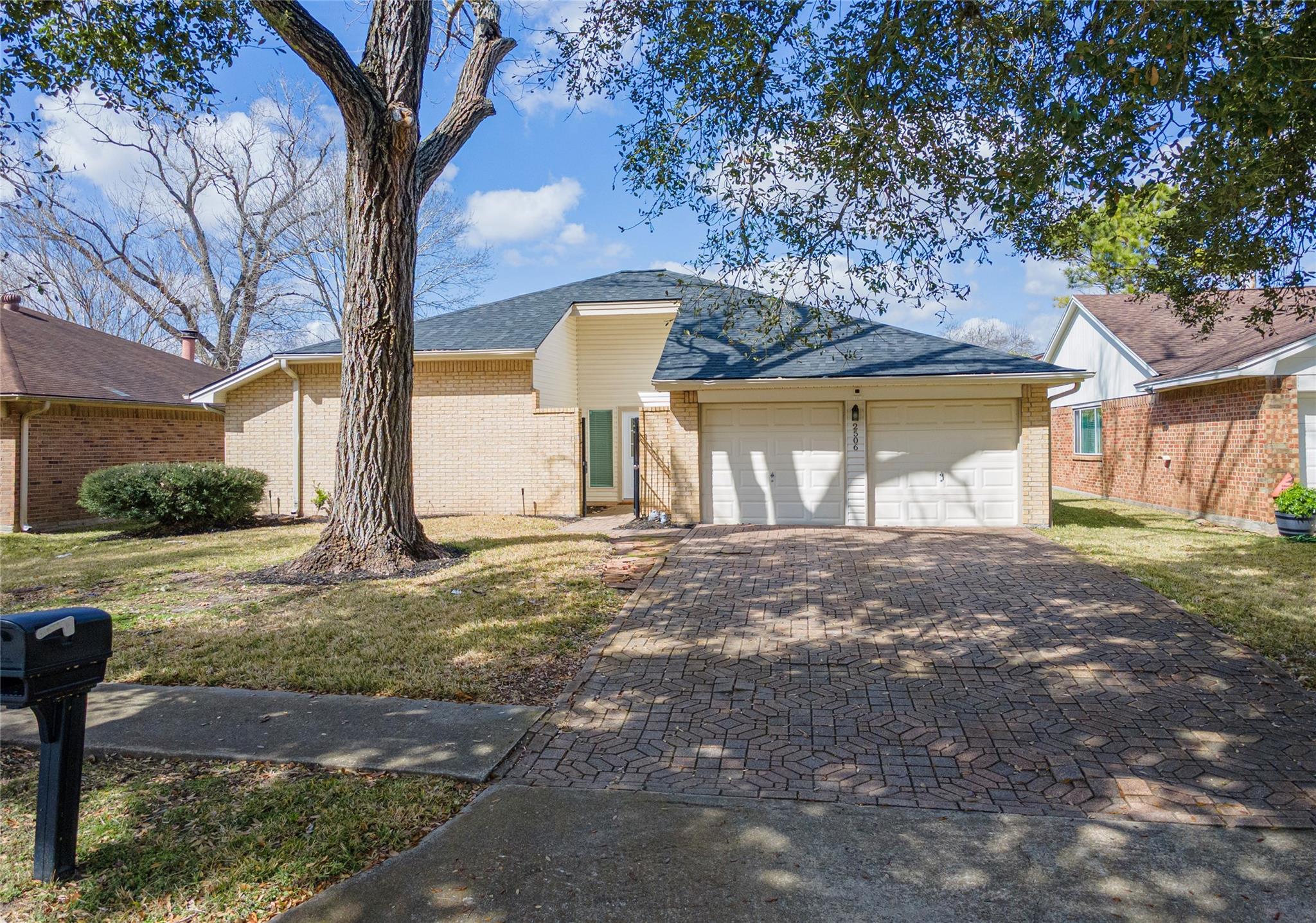 2506 Bisontine Street — photo
