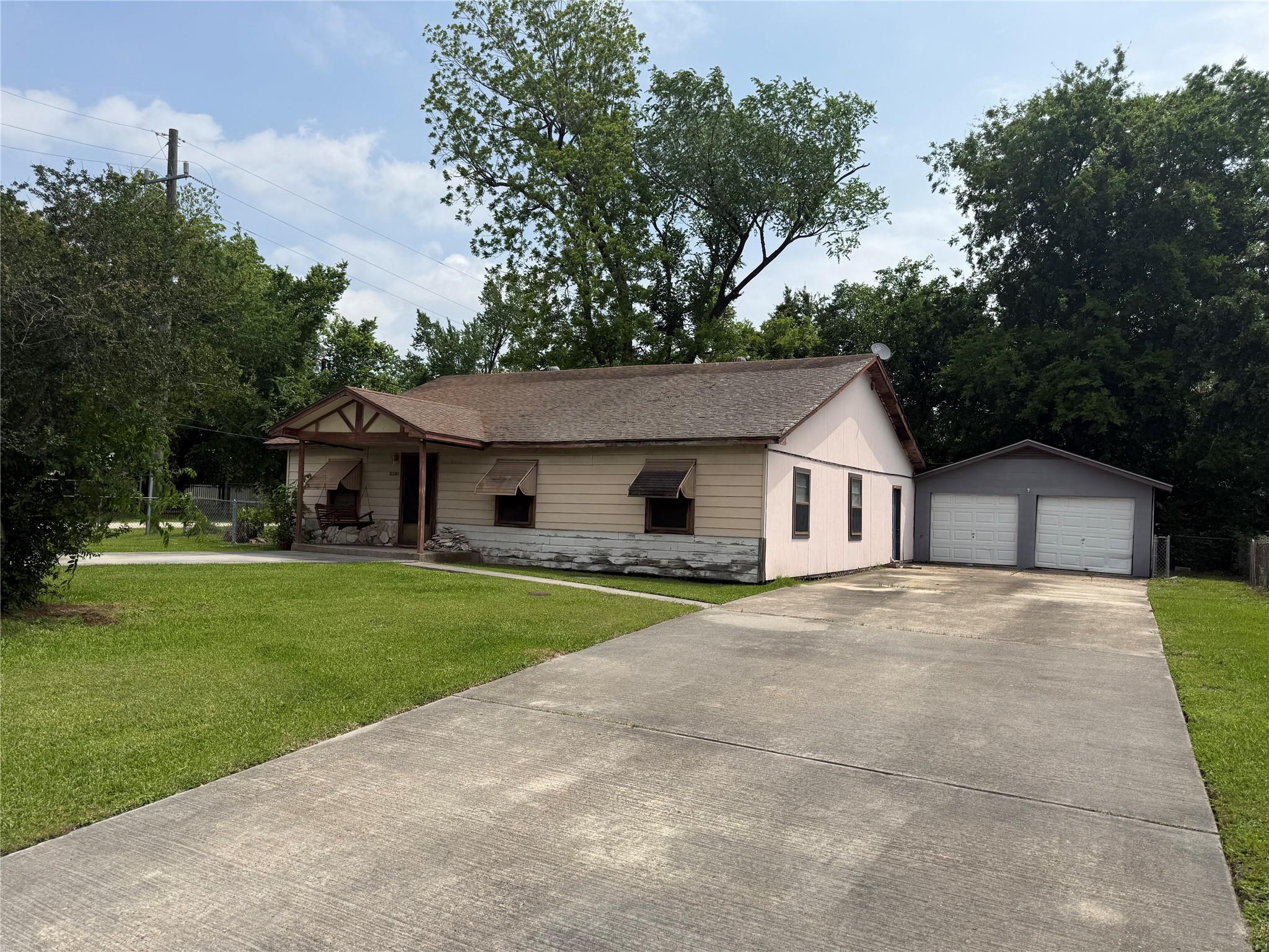 15818 Waverly Drive — photo