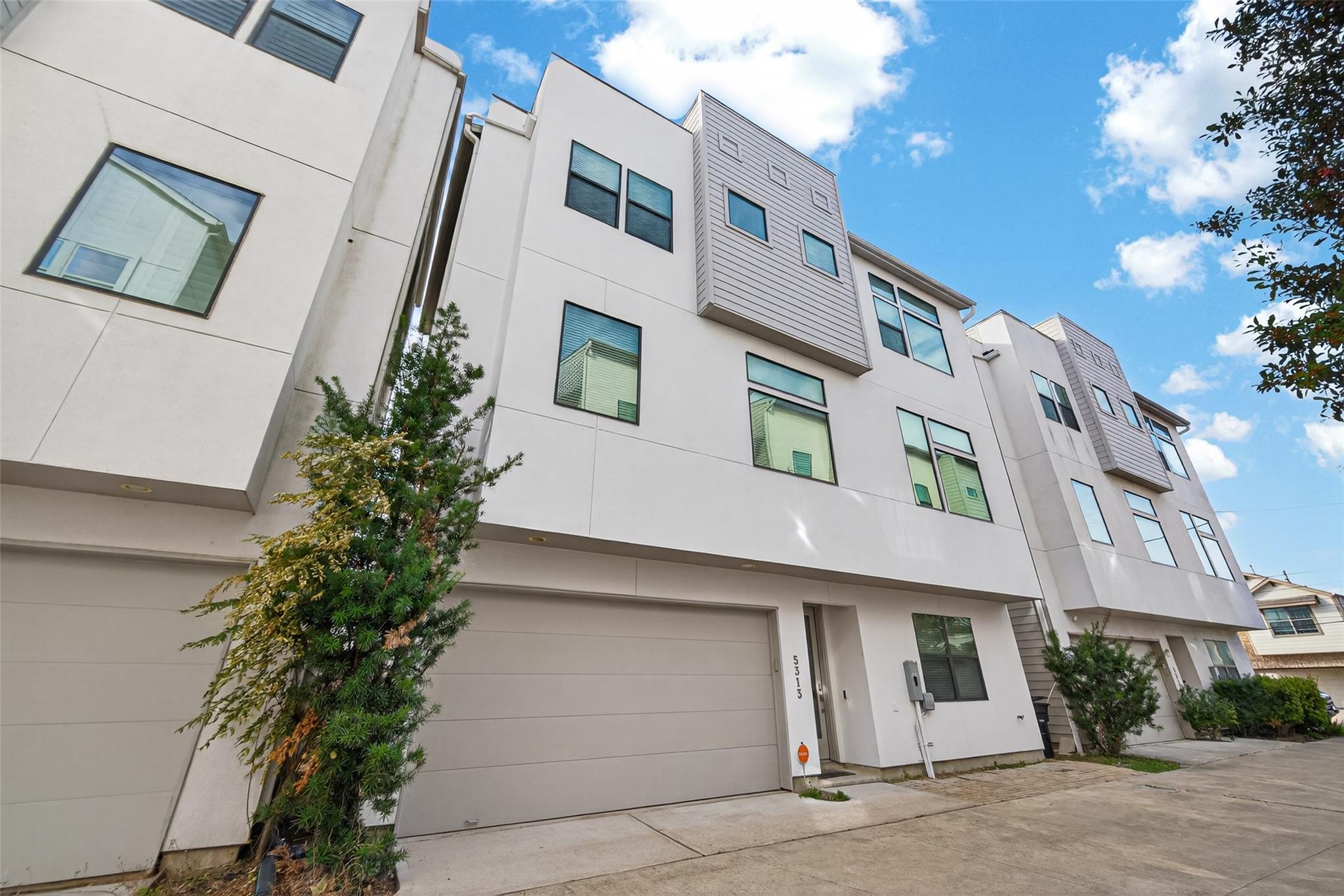 5313 Inker Street — photo
