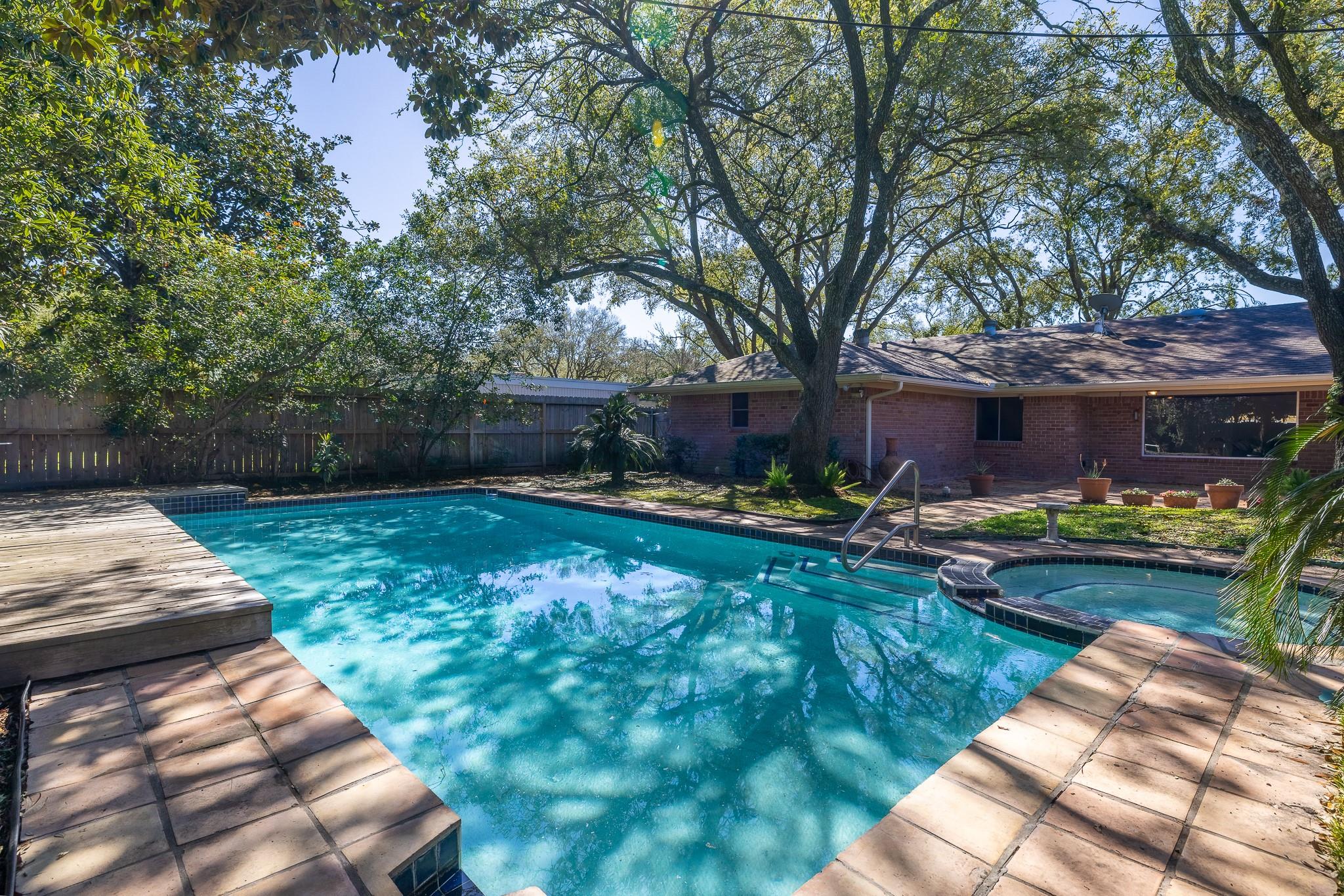 5238 Loch Lomond Drive — photo