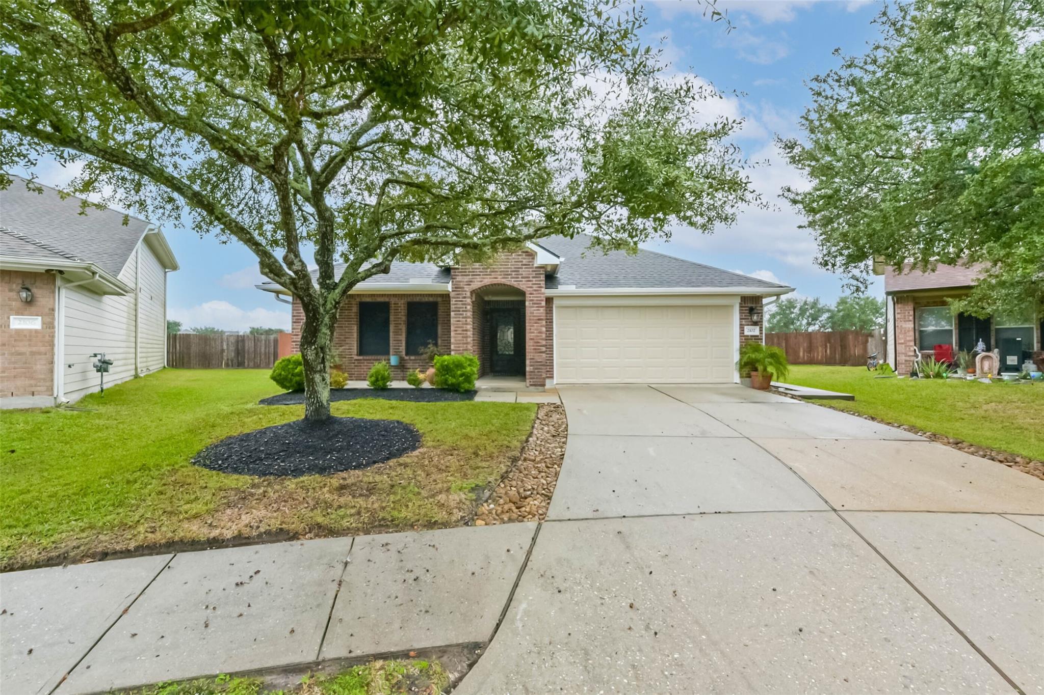 2102 Pickwick Pines Dr Court — photo